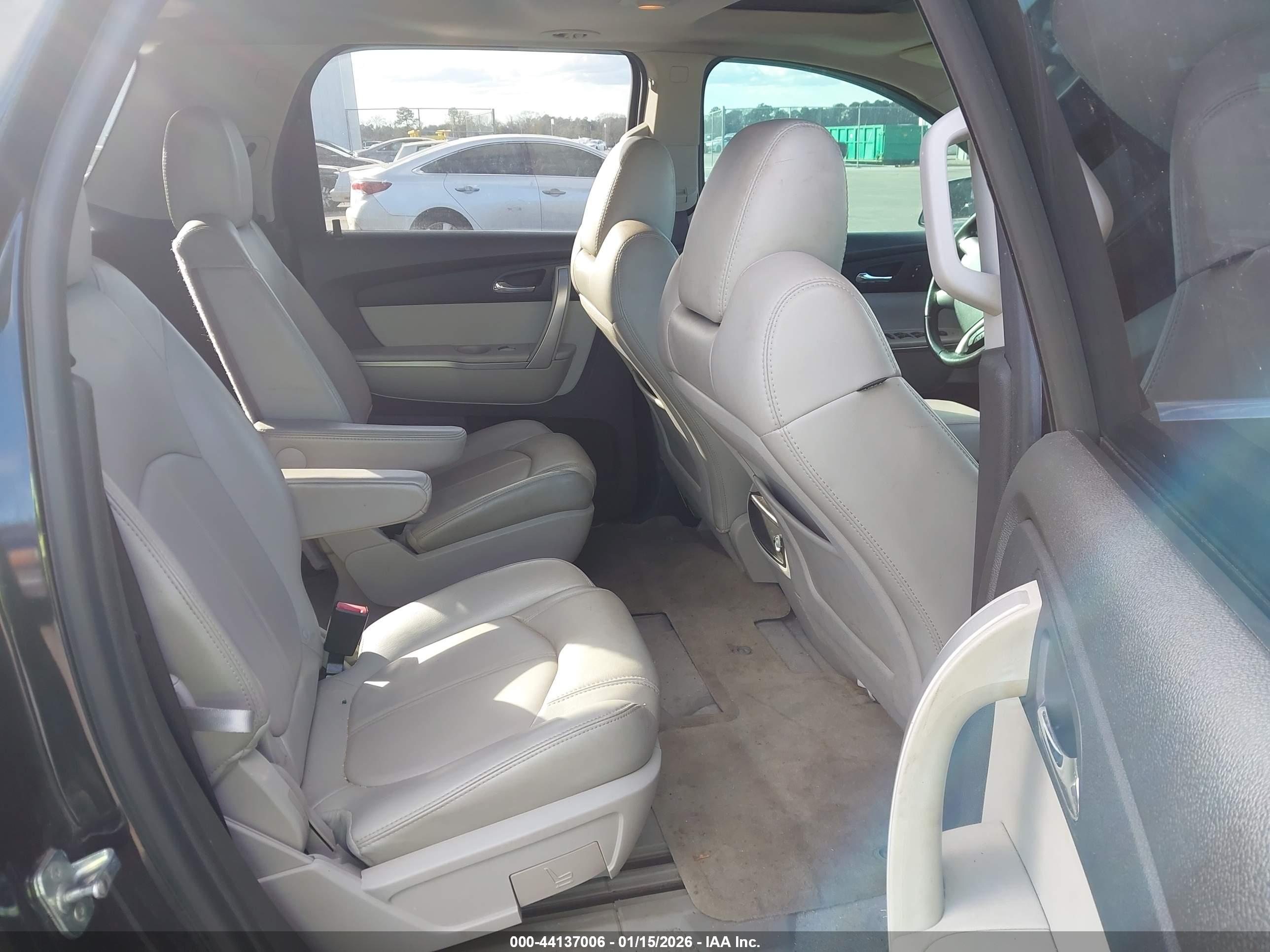 GMC ACADIA image 8