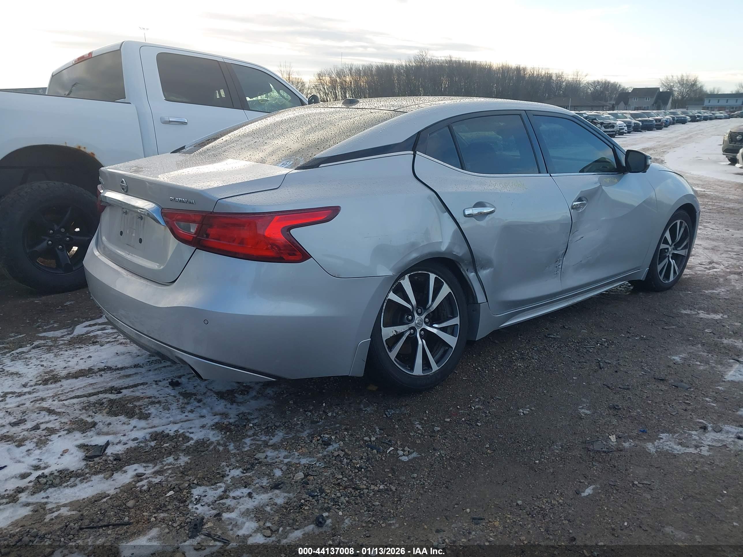 NISSAN MAXIMA image 4