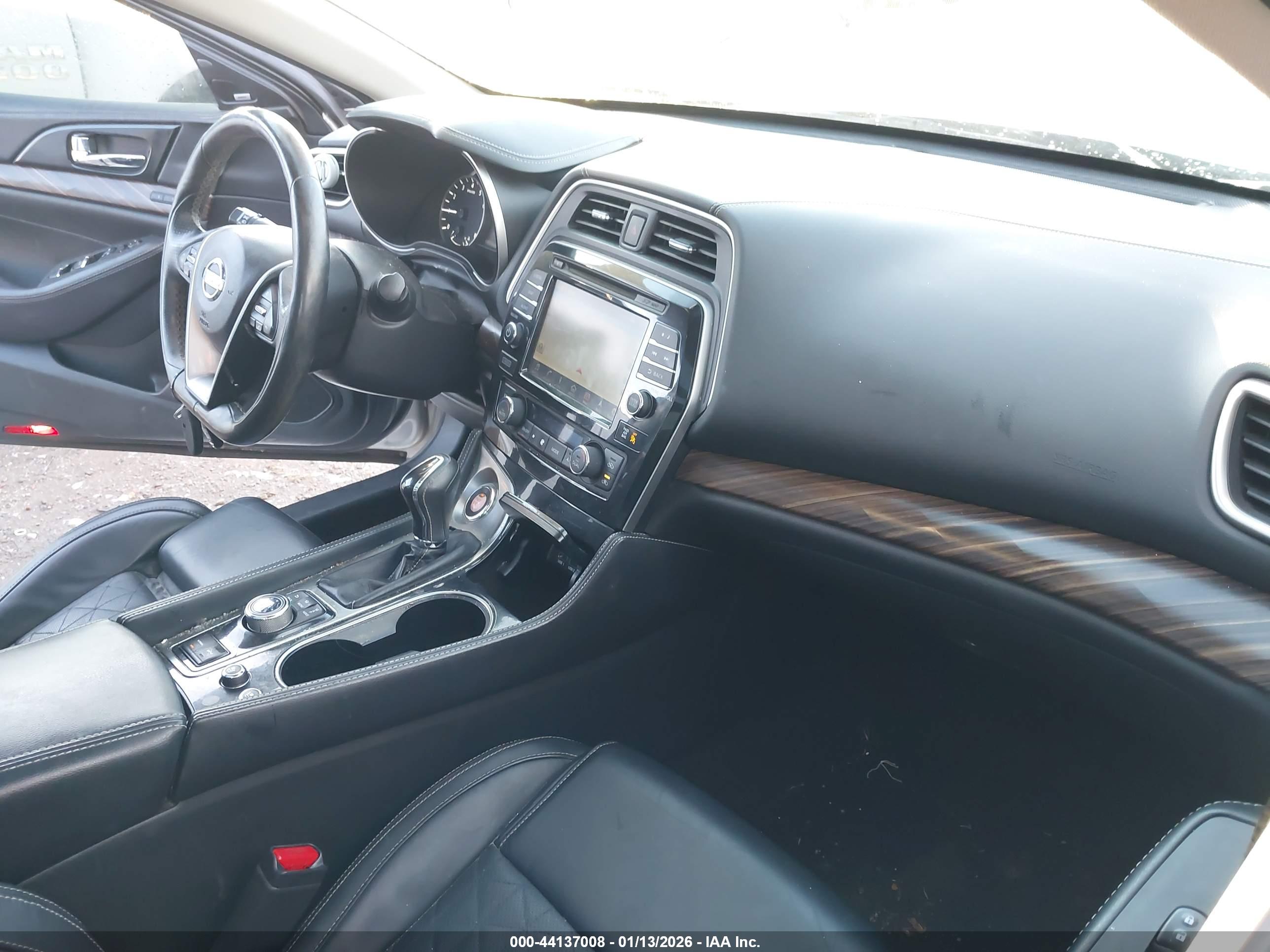 NISSAN MAXIMA image 5