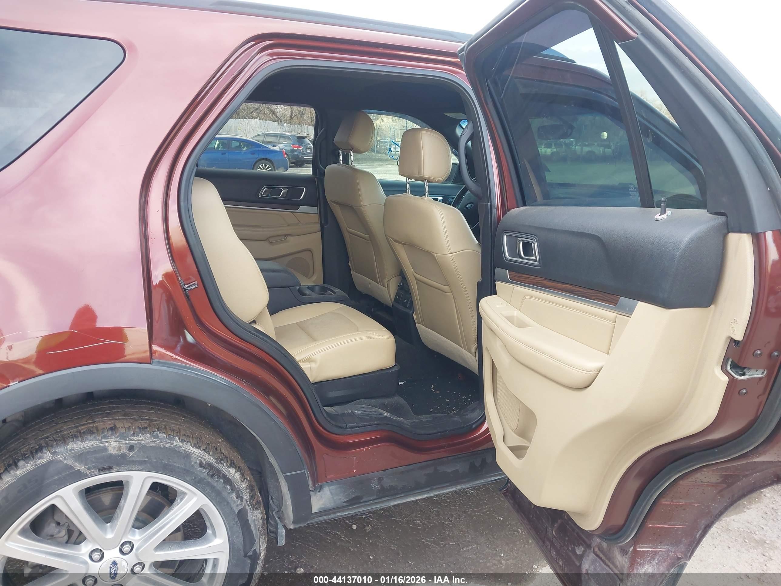 FORD EXPLORER image 8