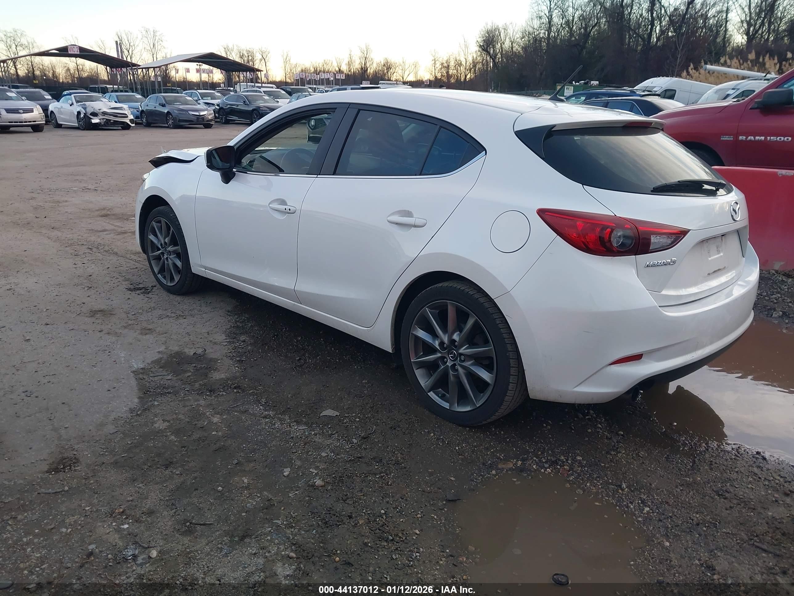 MAZDA MAZDA3 image 3
