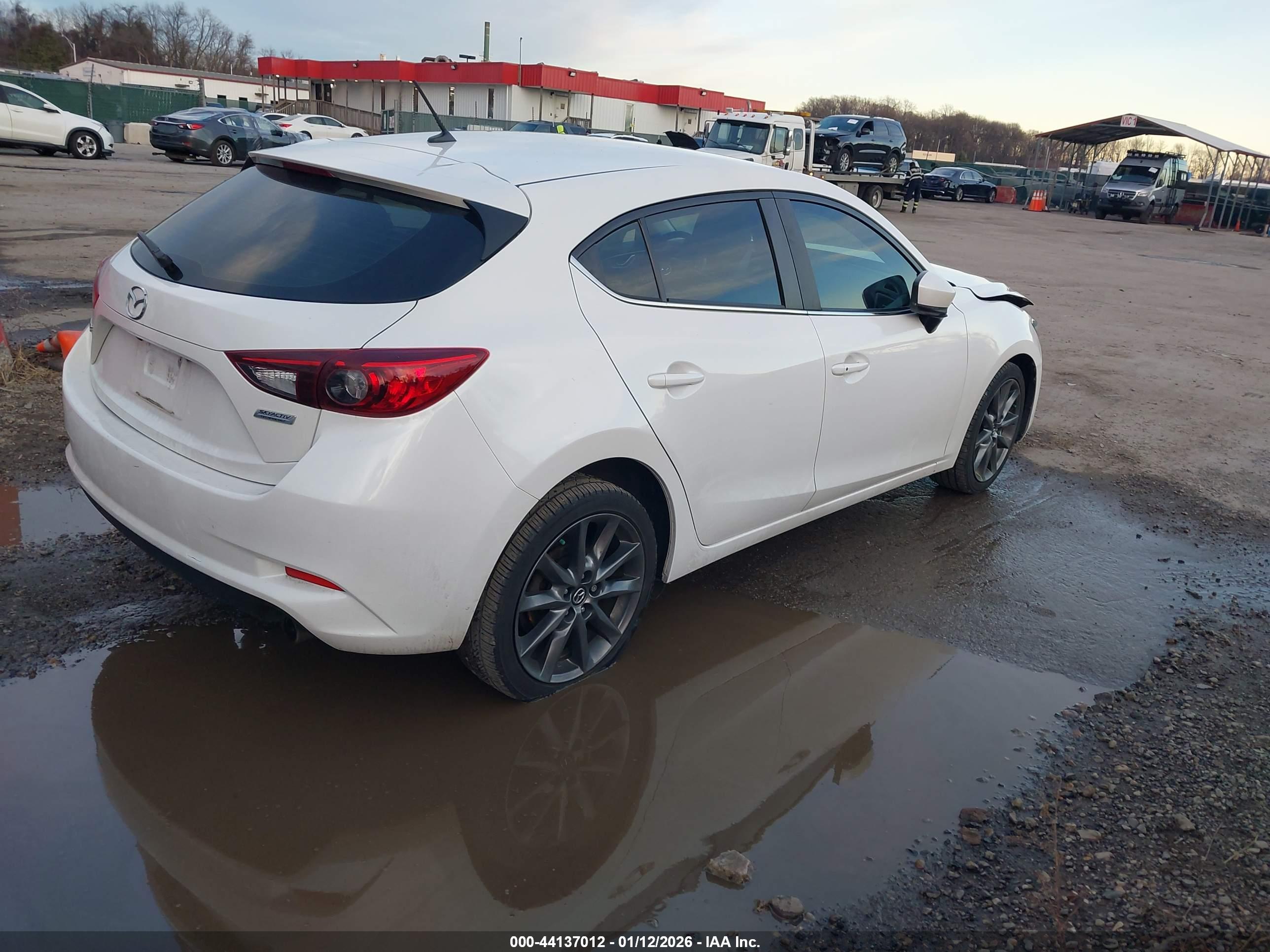 MAZDA MAZDA3 image 4