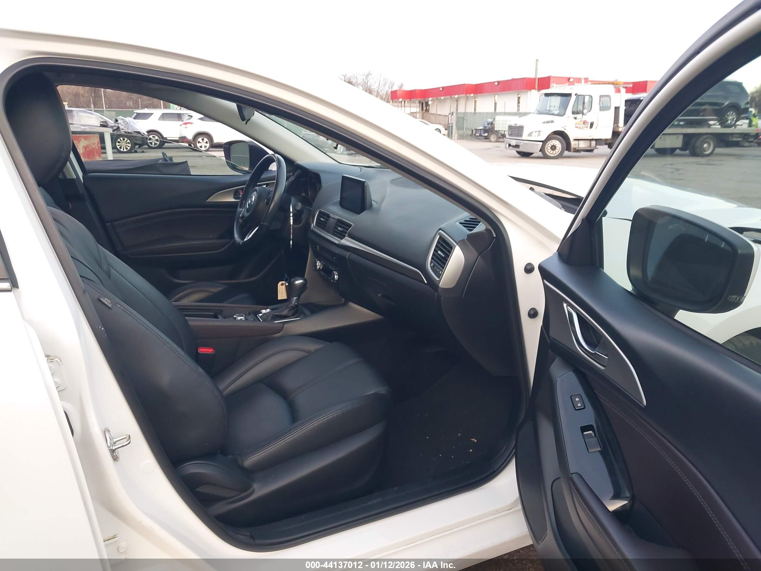 MAZDA MAZDA3 image 5