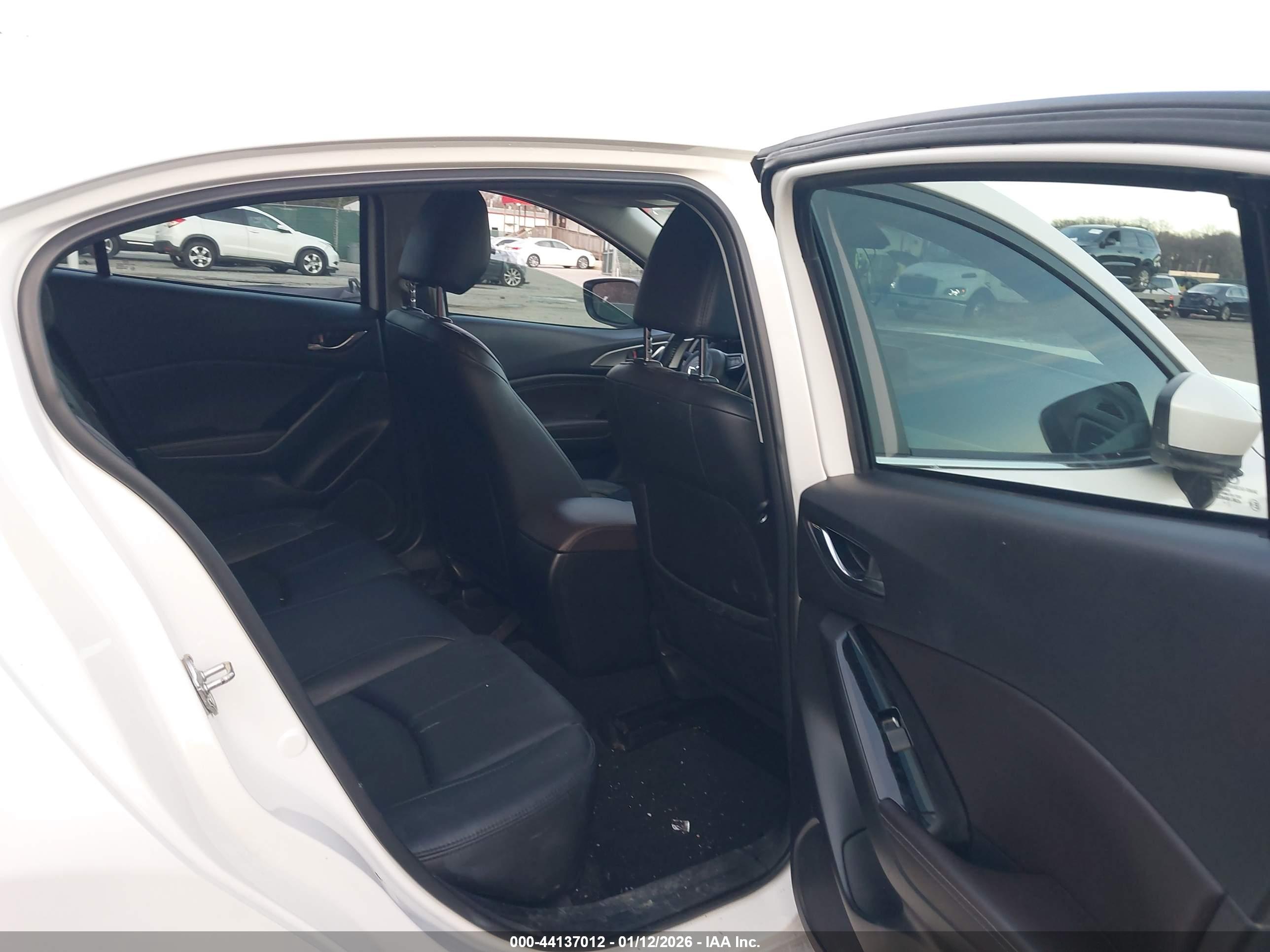 MAZDA MAZDA3 image 8