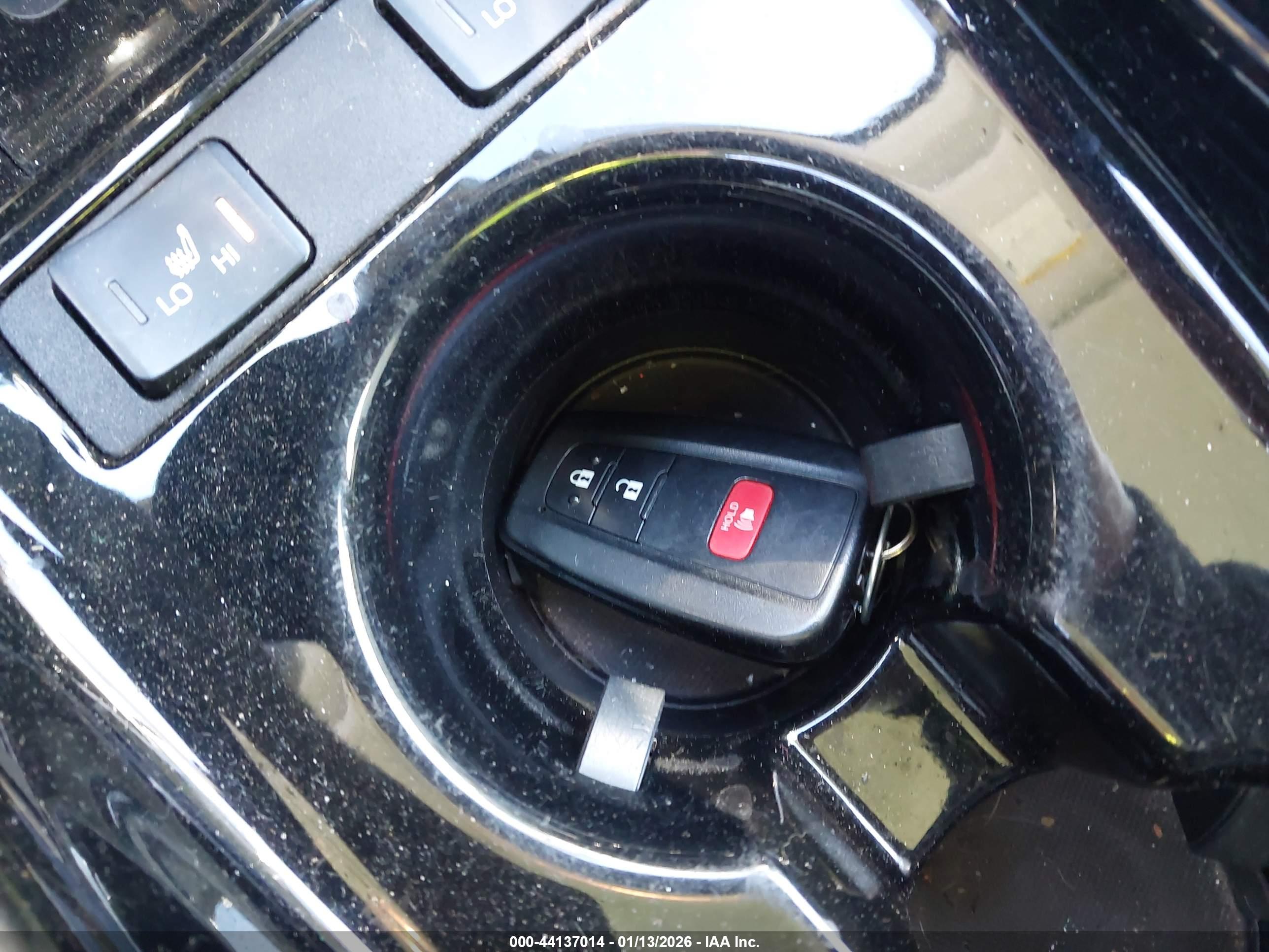 TOYOTA PRIUS image 11