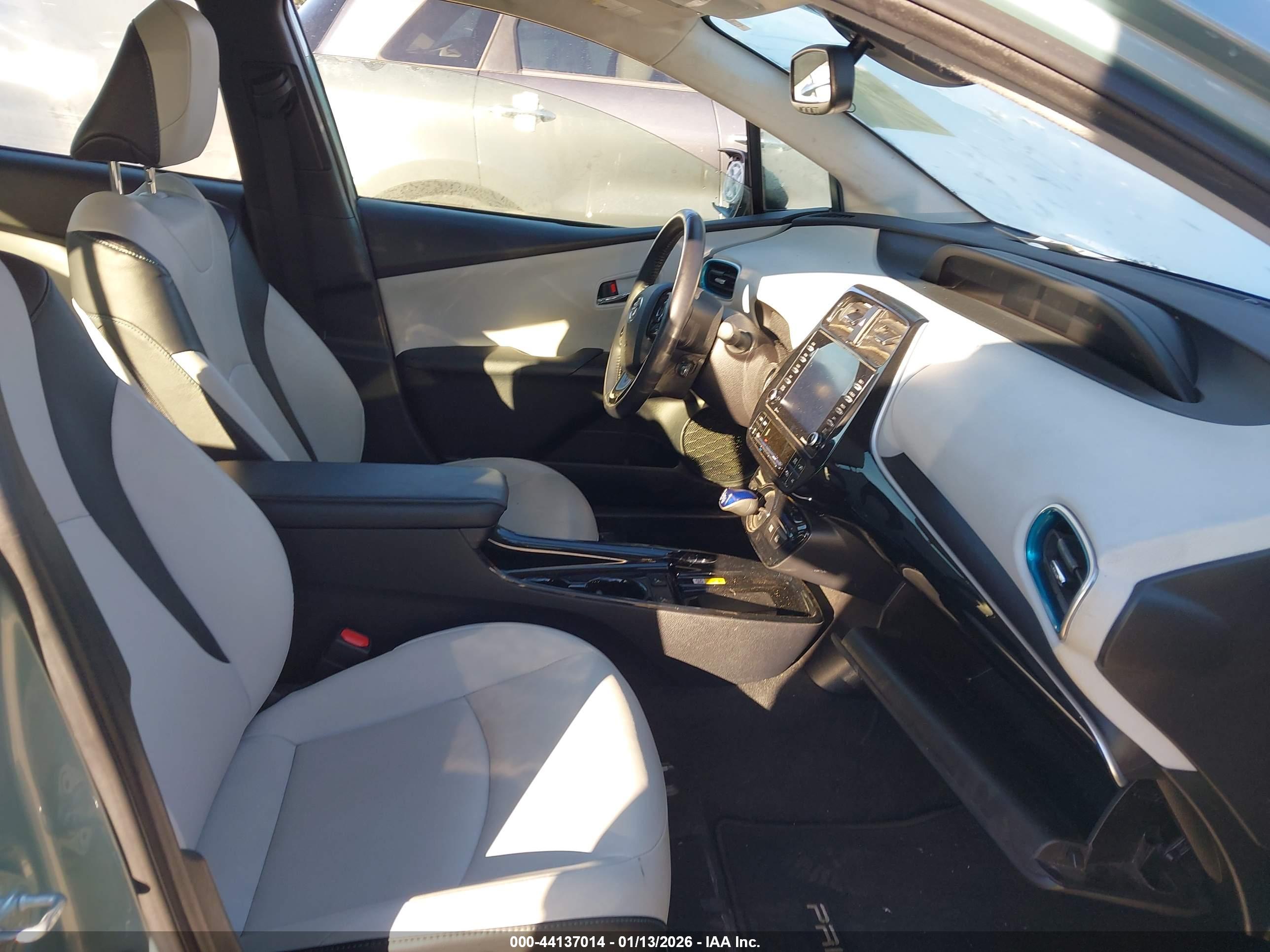 TOYOTA PRIUS image 5