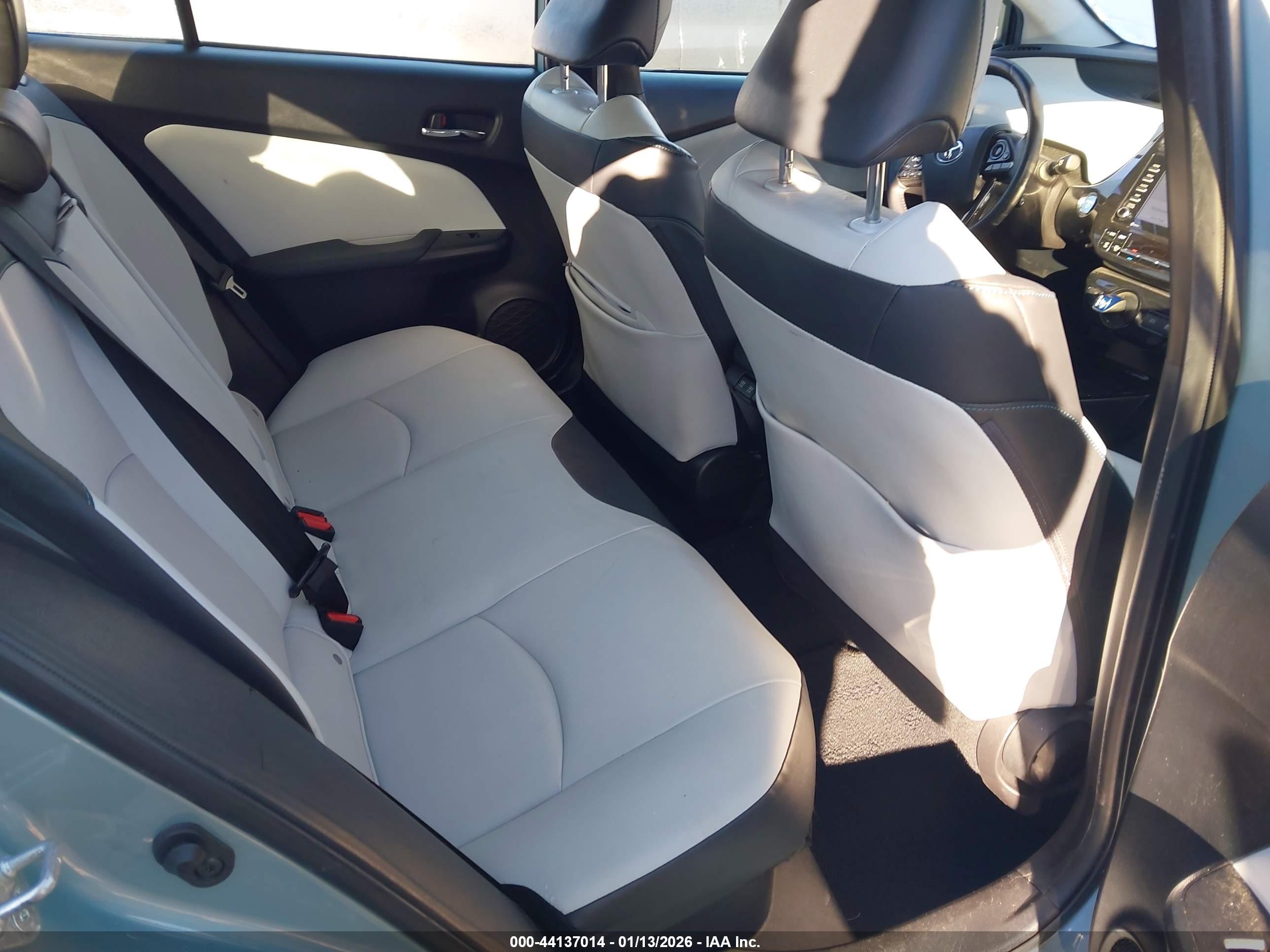 TOYOTA PRIUS image 8