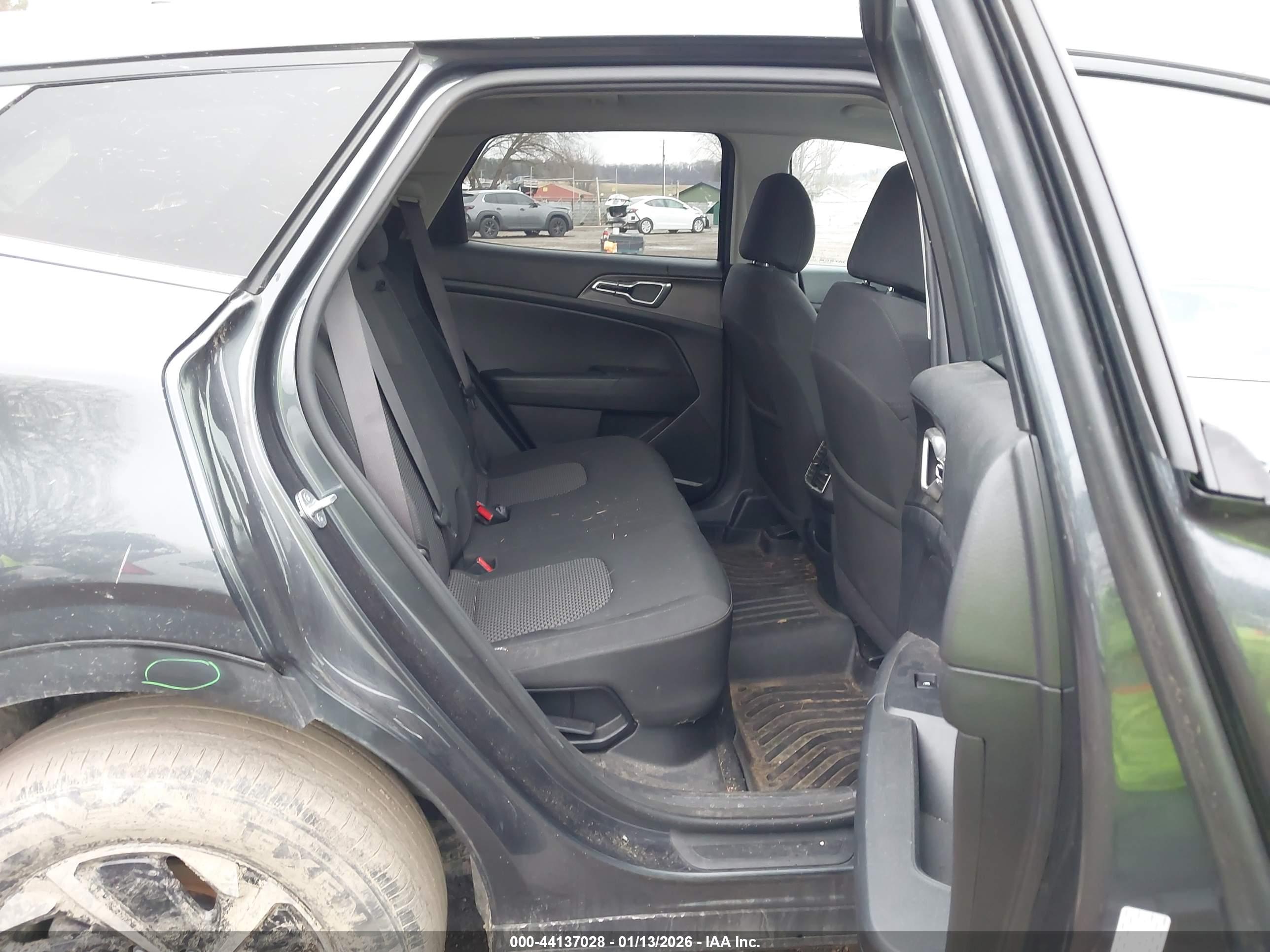 KIA SPORTAGE image 8