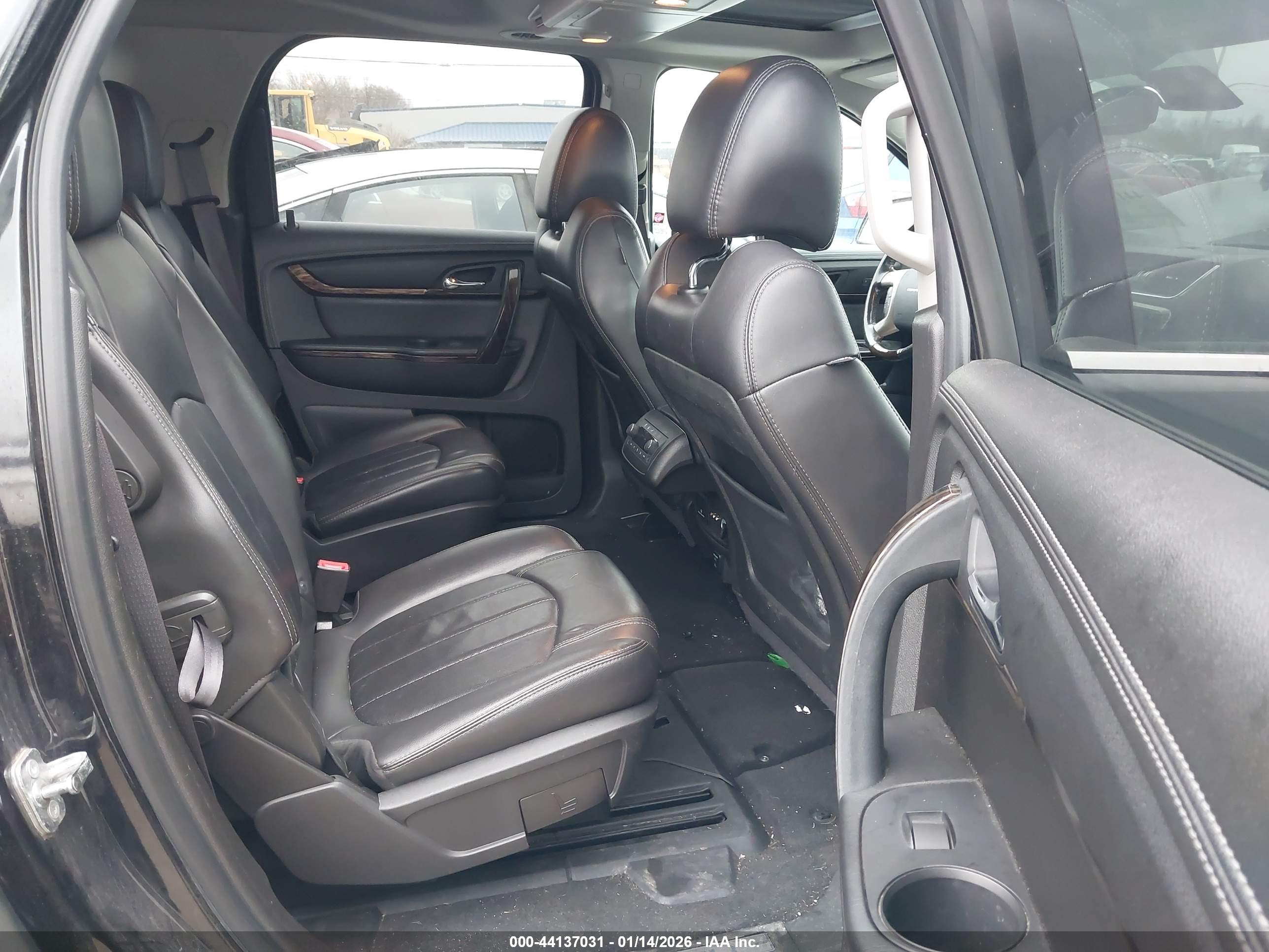 GMC ACADIA image 8