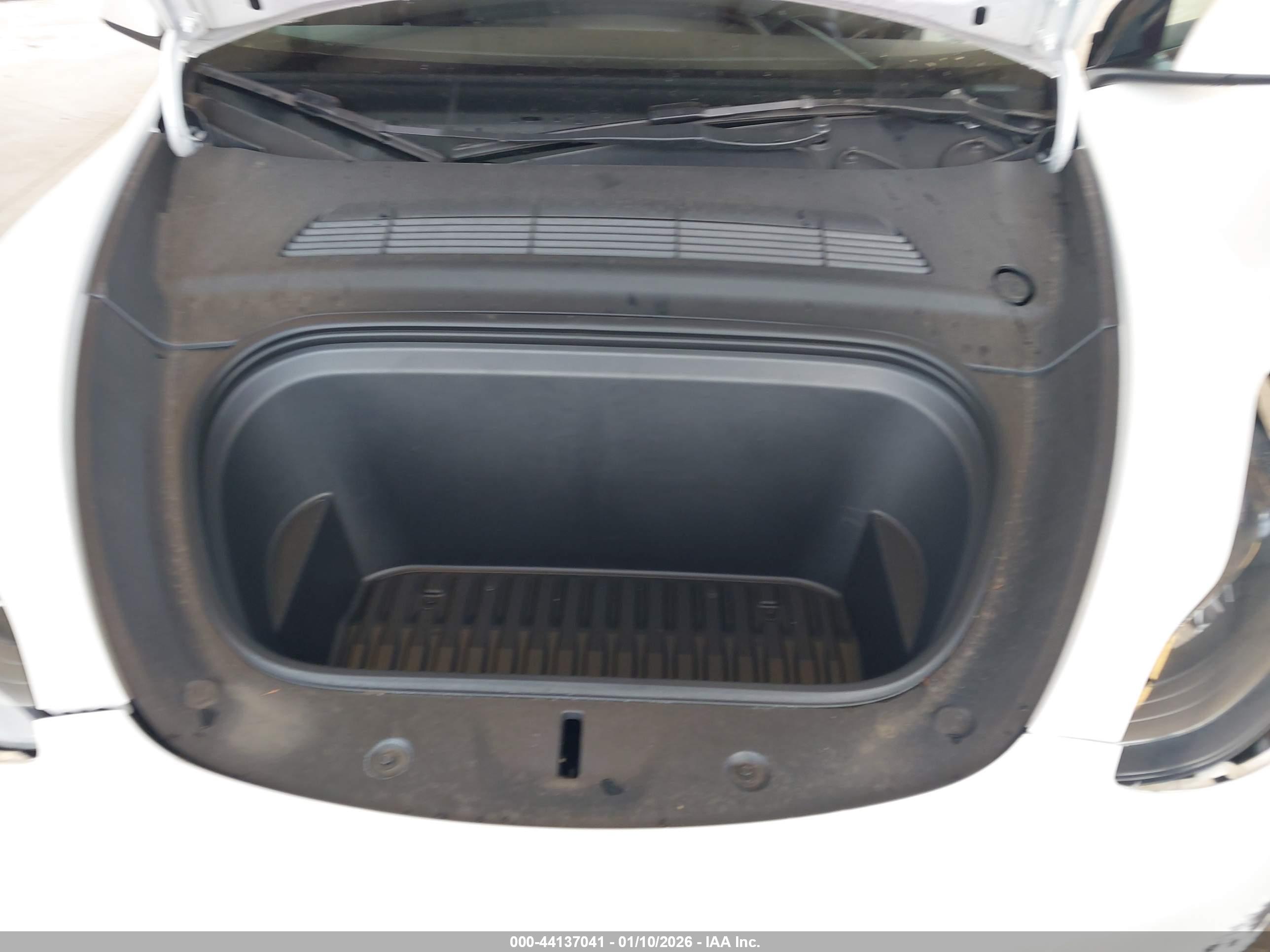 TESLA MODEL image 10