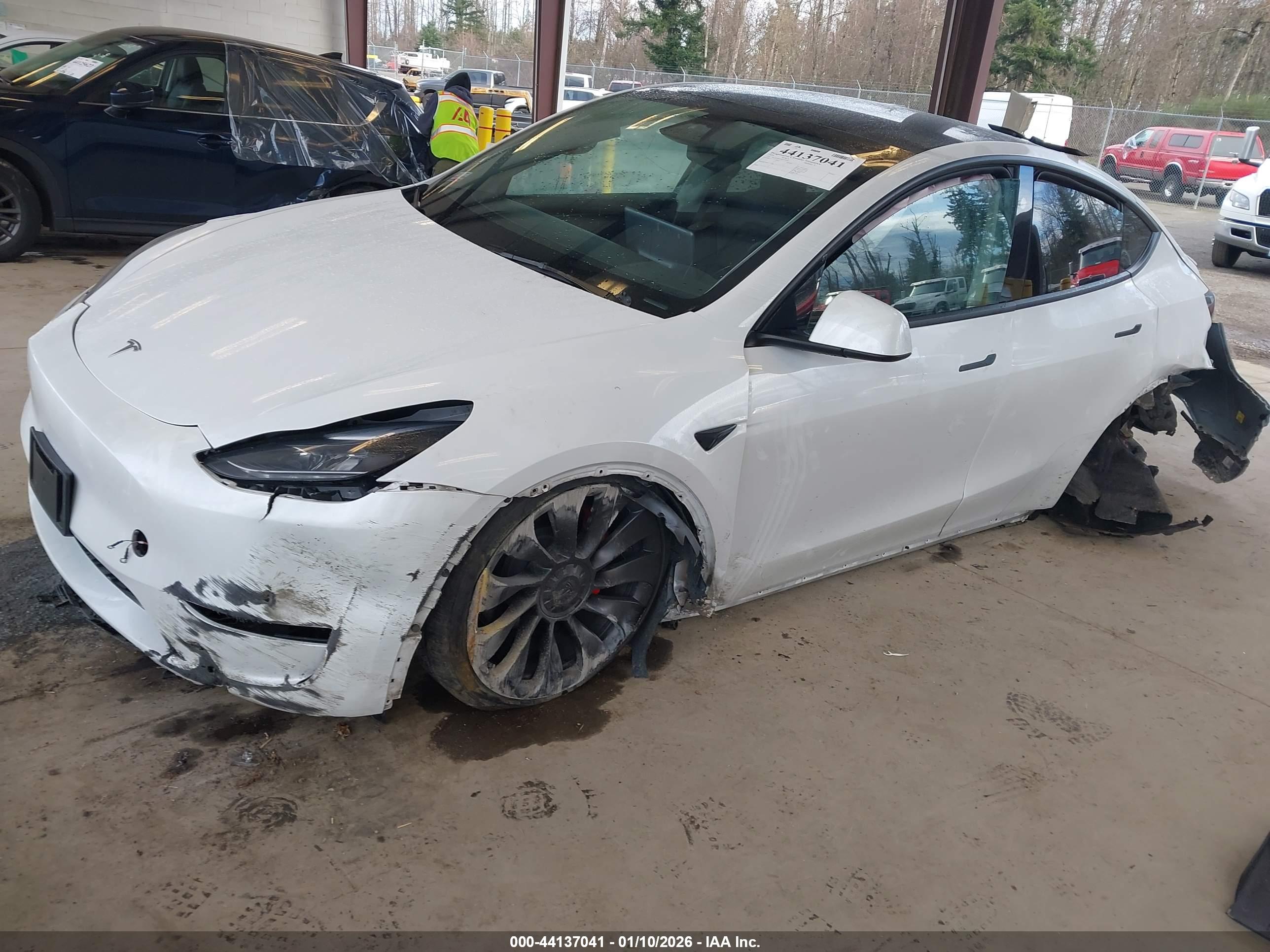 TESLA MODEL image 2