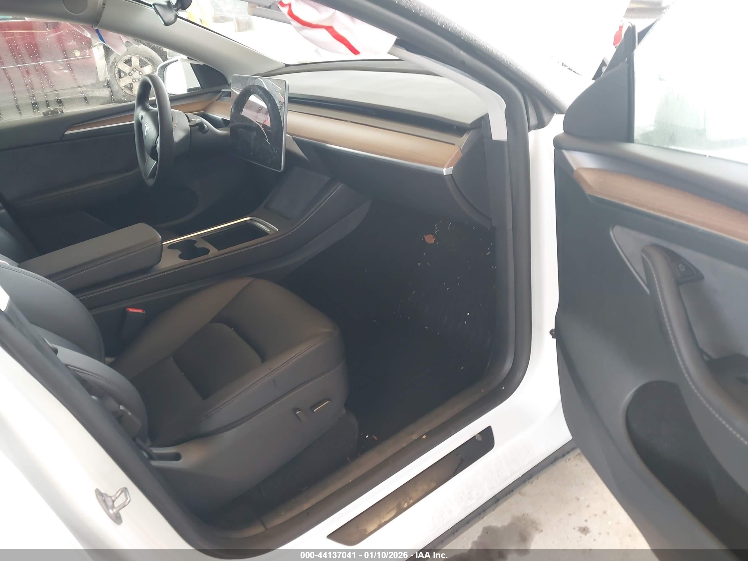 TESLA MODEL image 5