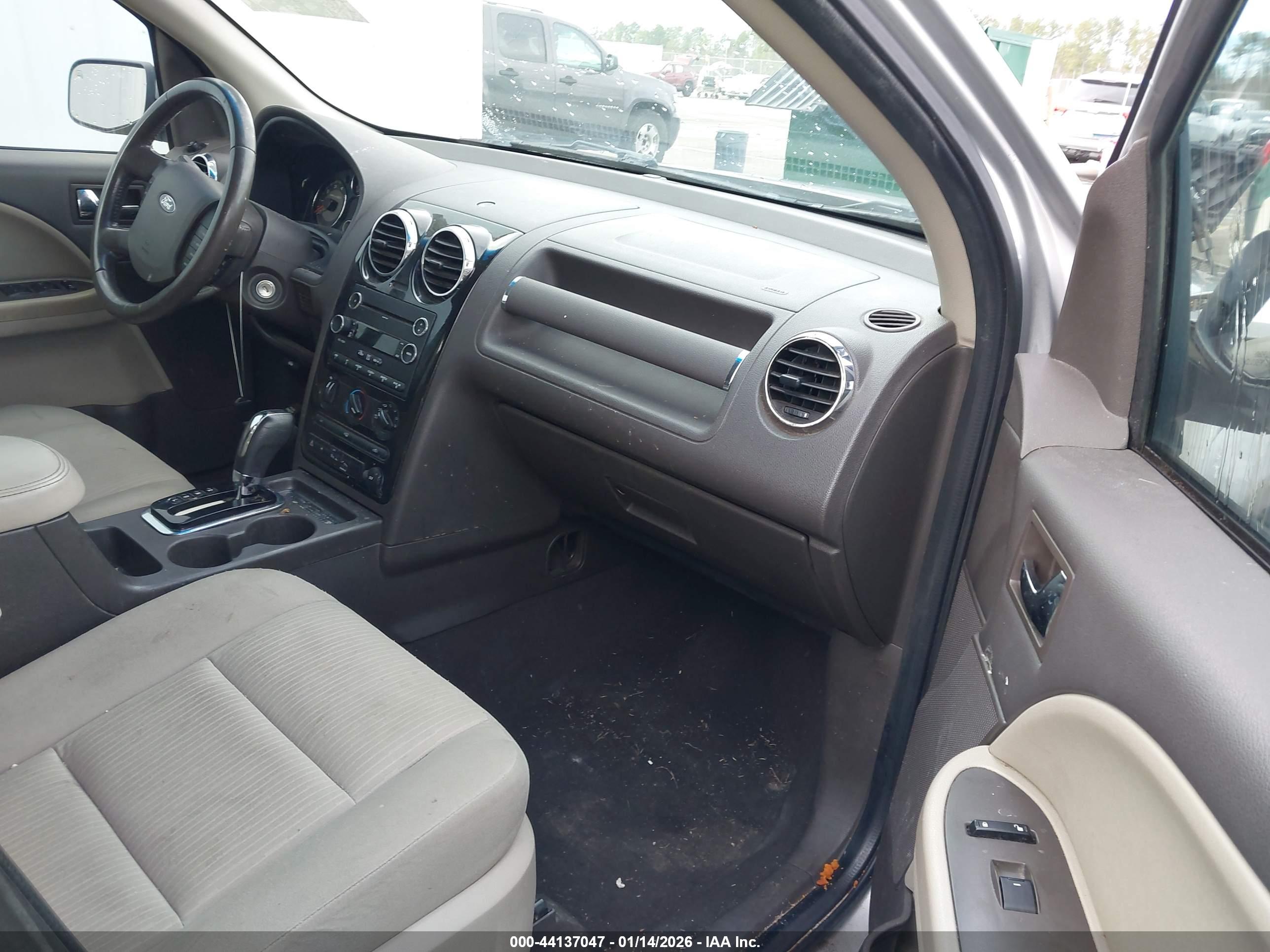 FORD TAURUS image 5