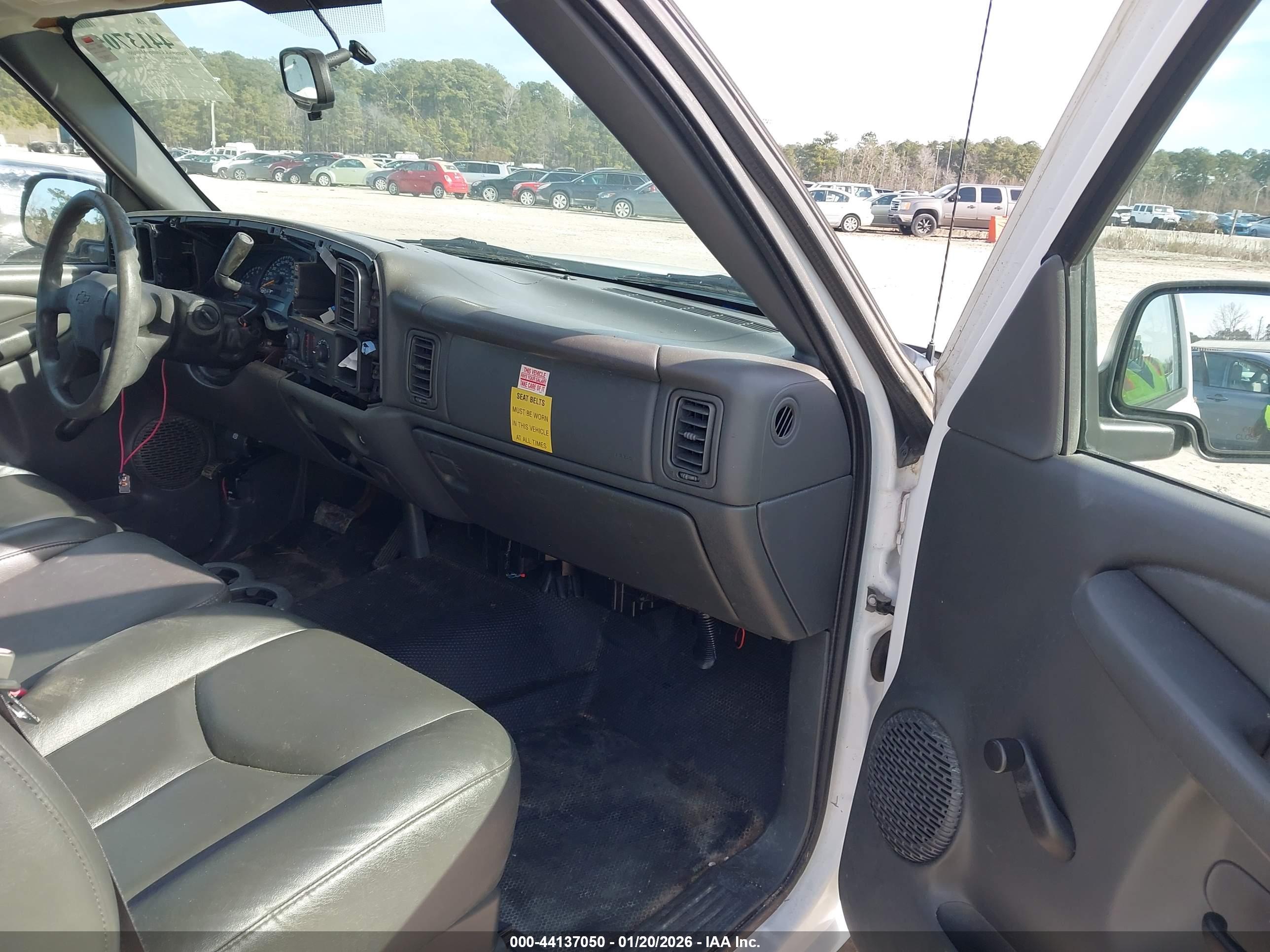 CHEVROLET SILVERADO image 5