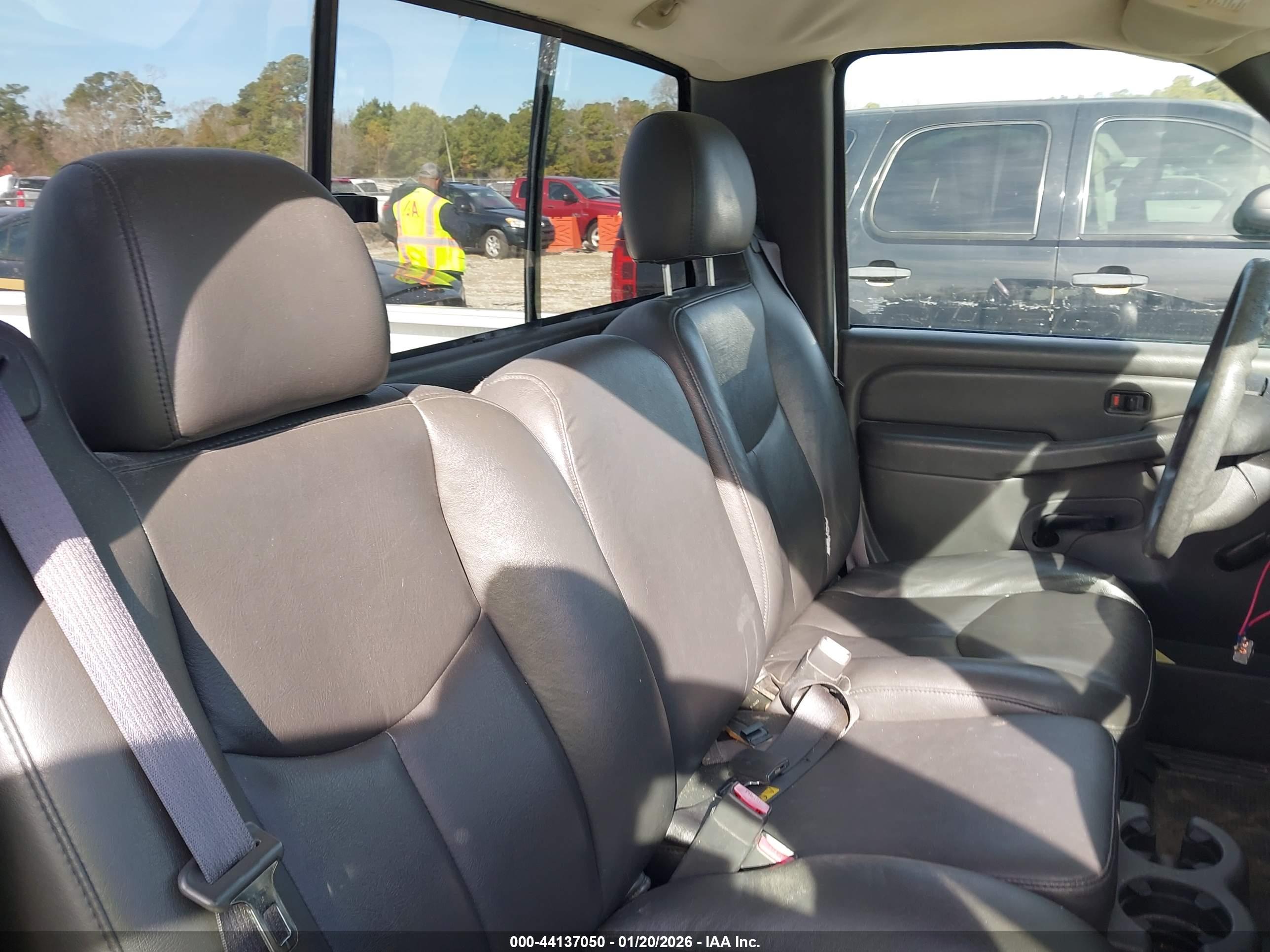 CHEVROLET SILVERADO image 8