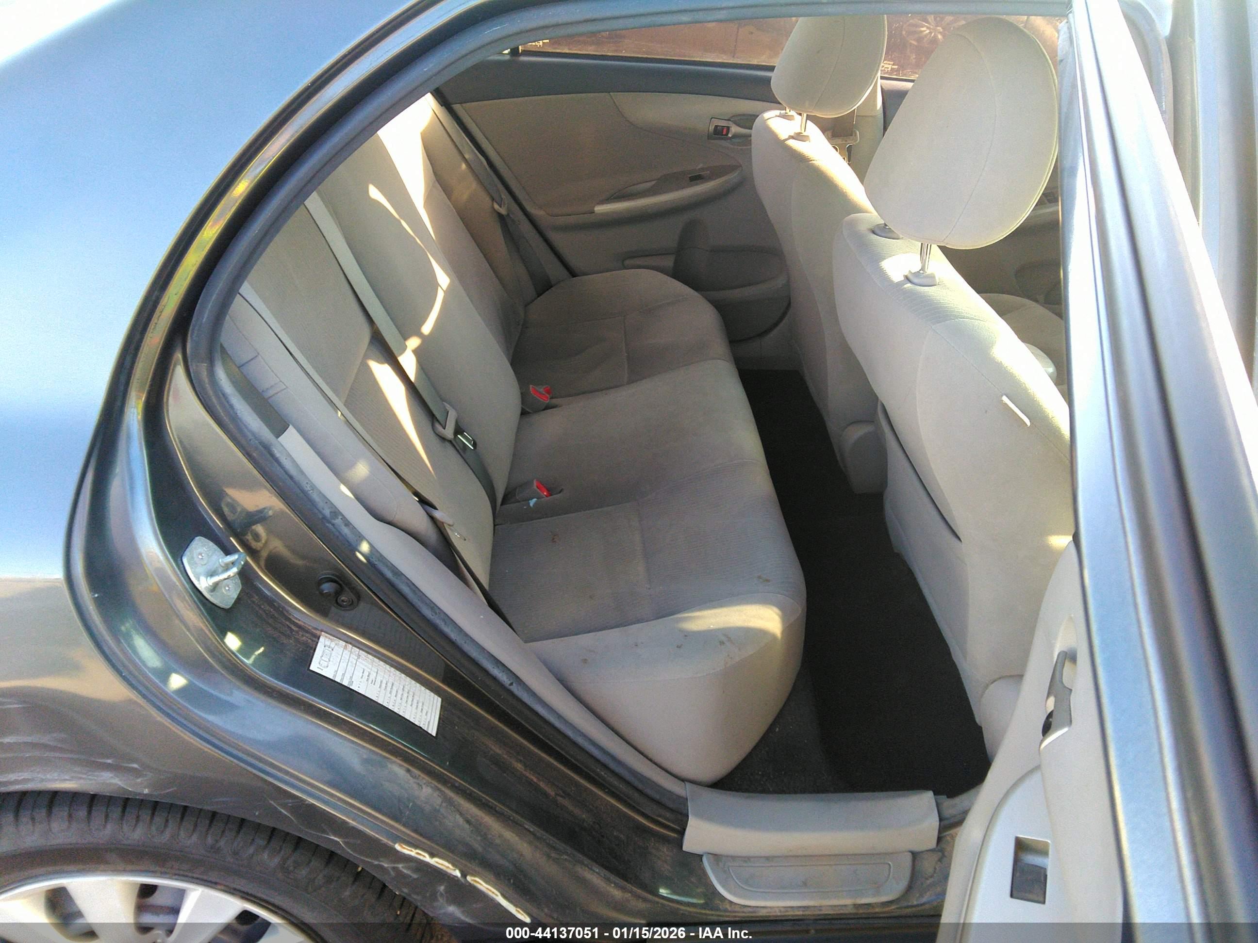 TOYOTA COROLLA image 8
