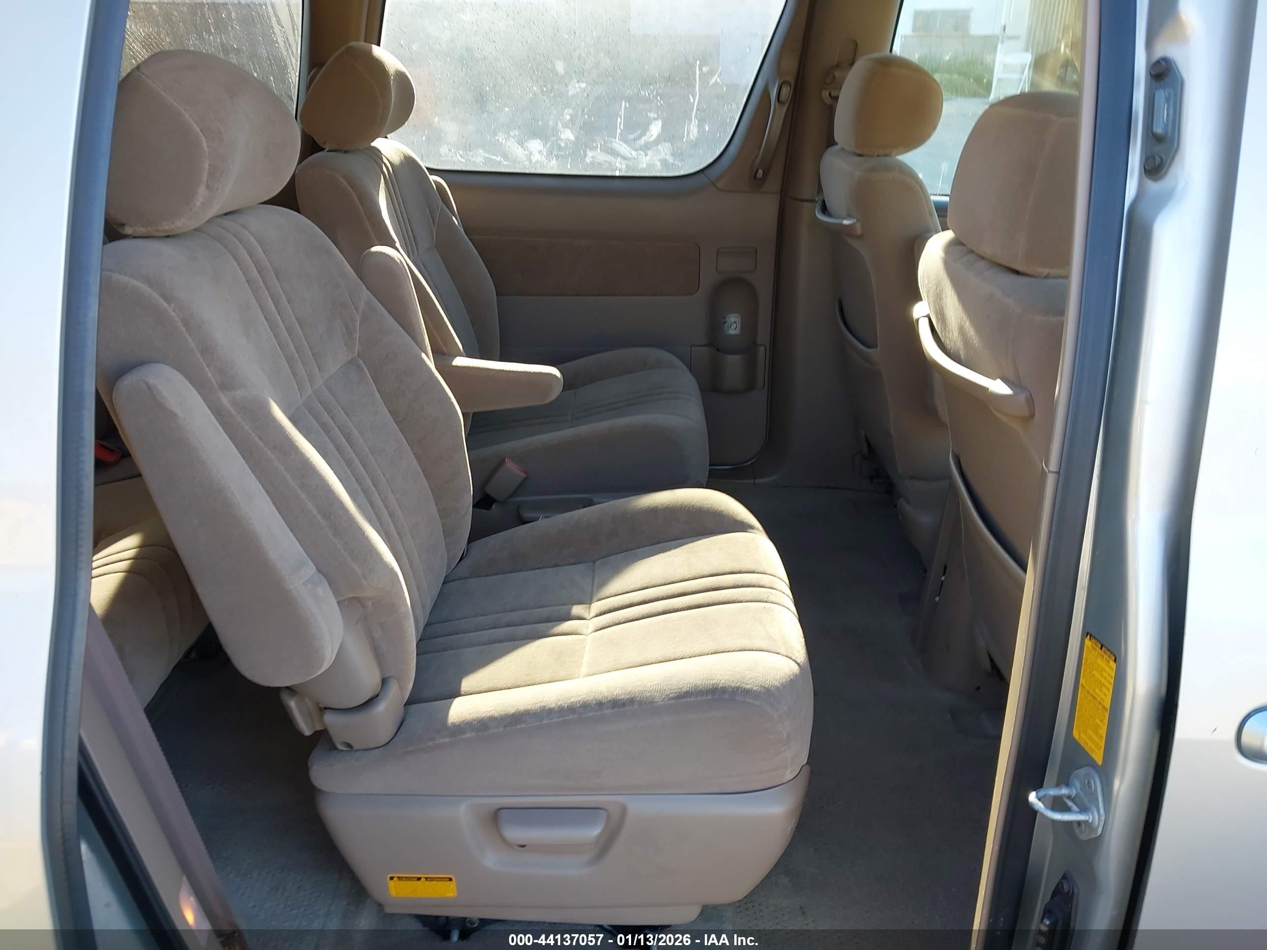 TOYOTA SIENNA image 8