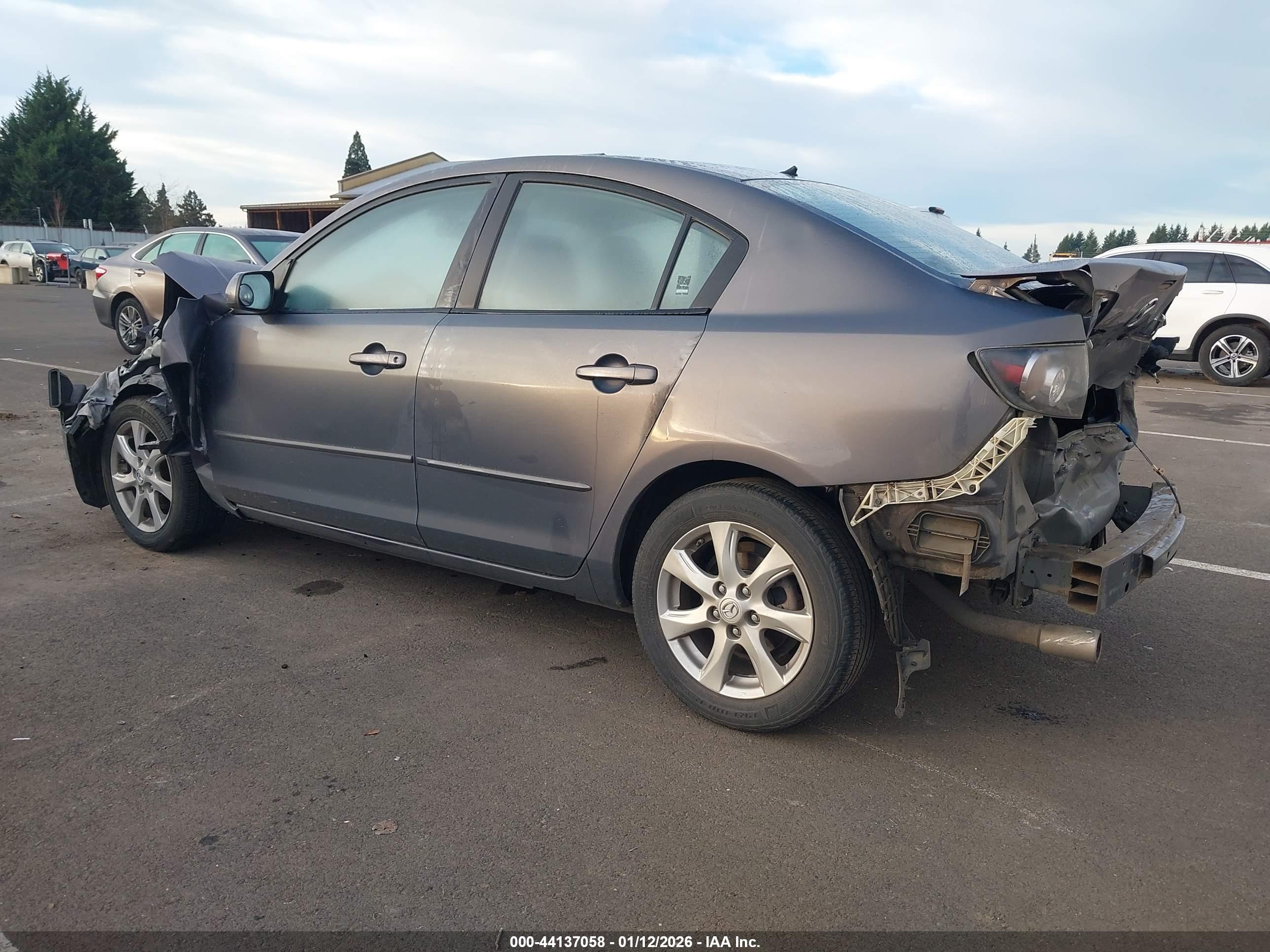 MAZDA MAZDA3 image 3
