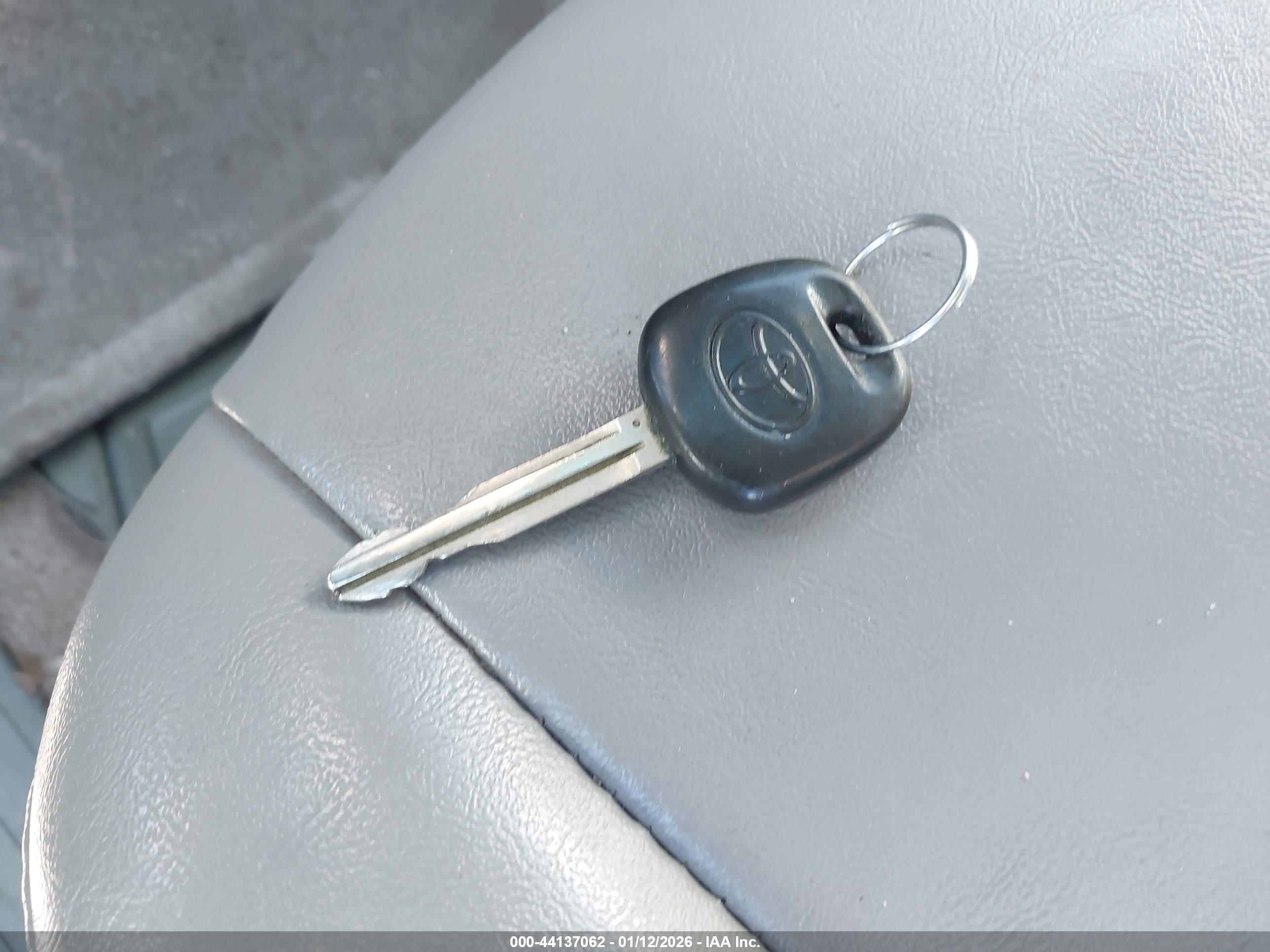 TOYOTA 4RUNNER image 11