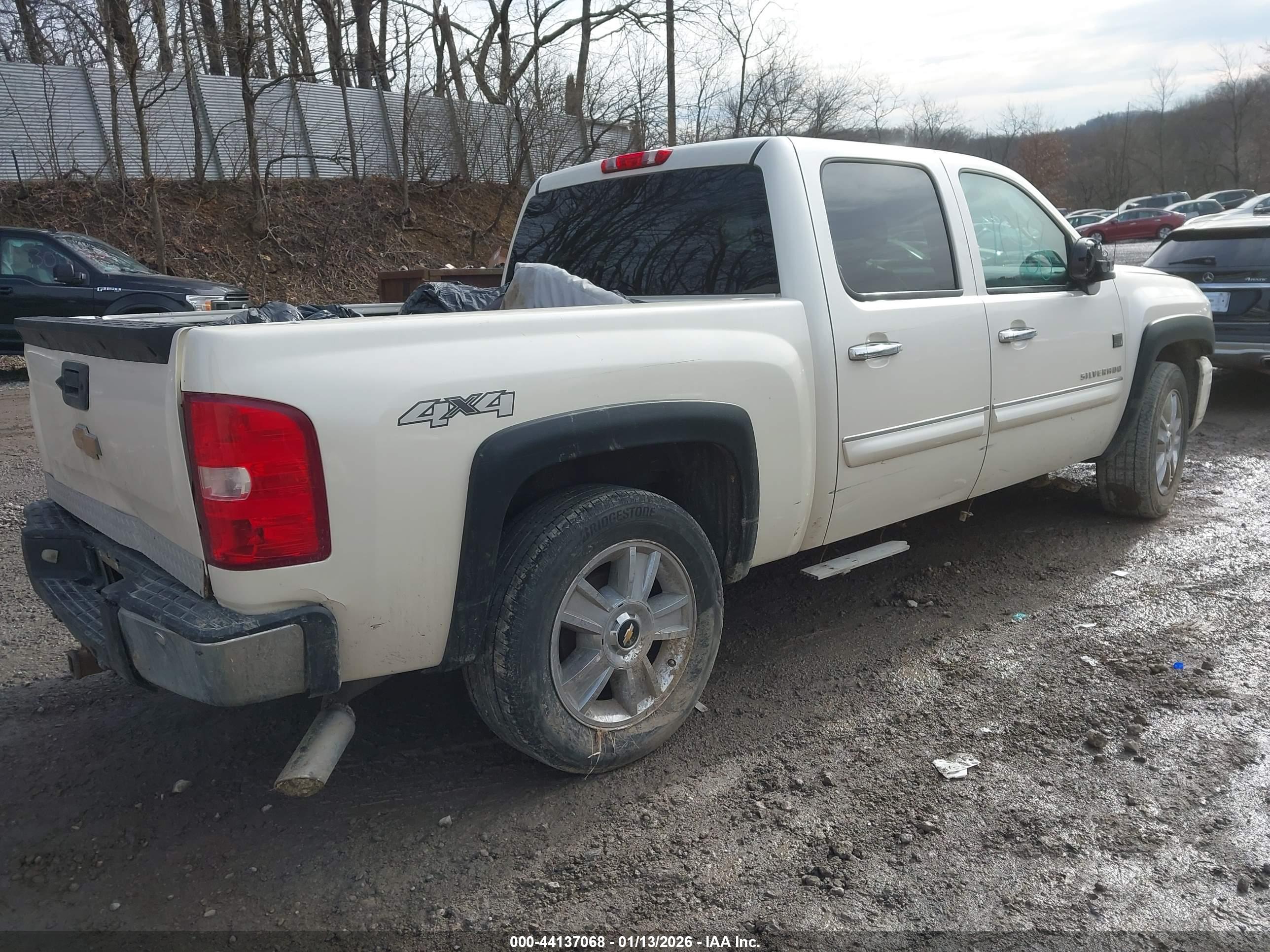 CHEVROLET SILVERADO image 4