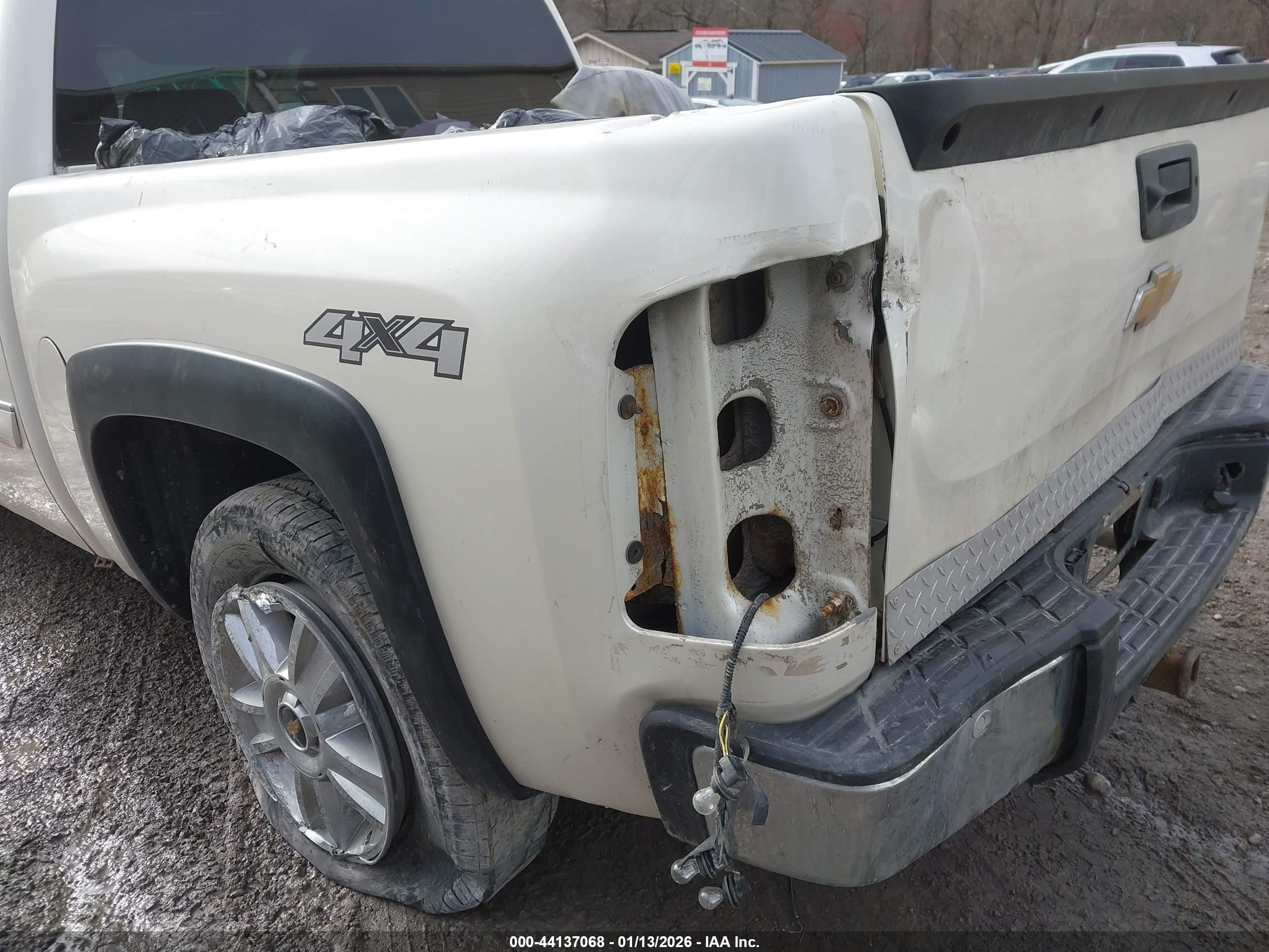 CHEVROLET SILVERADO image 6