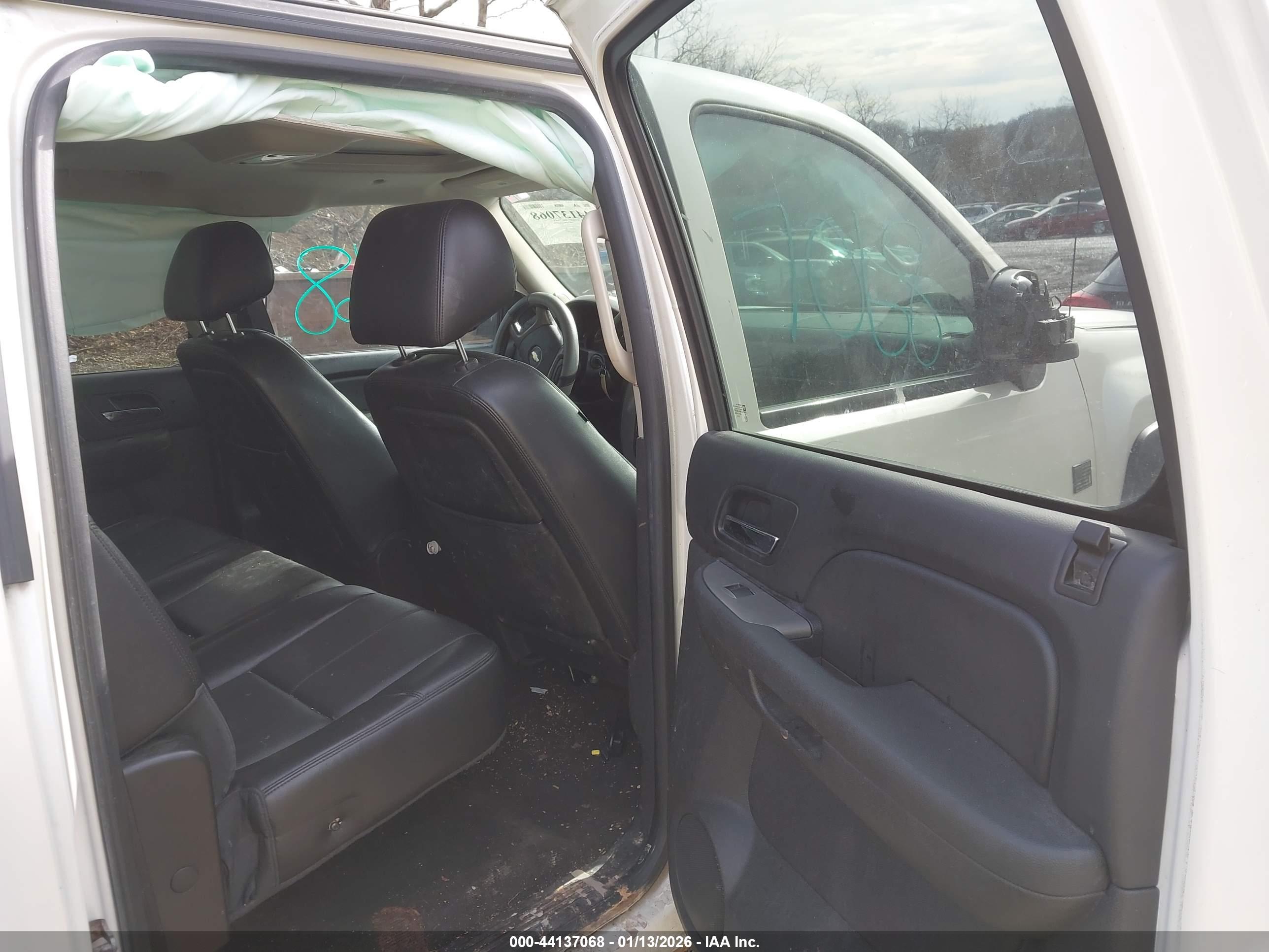 CHEVROLET SILVERADO image 8