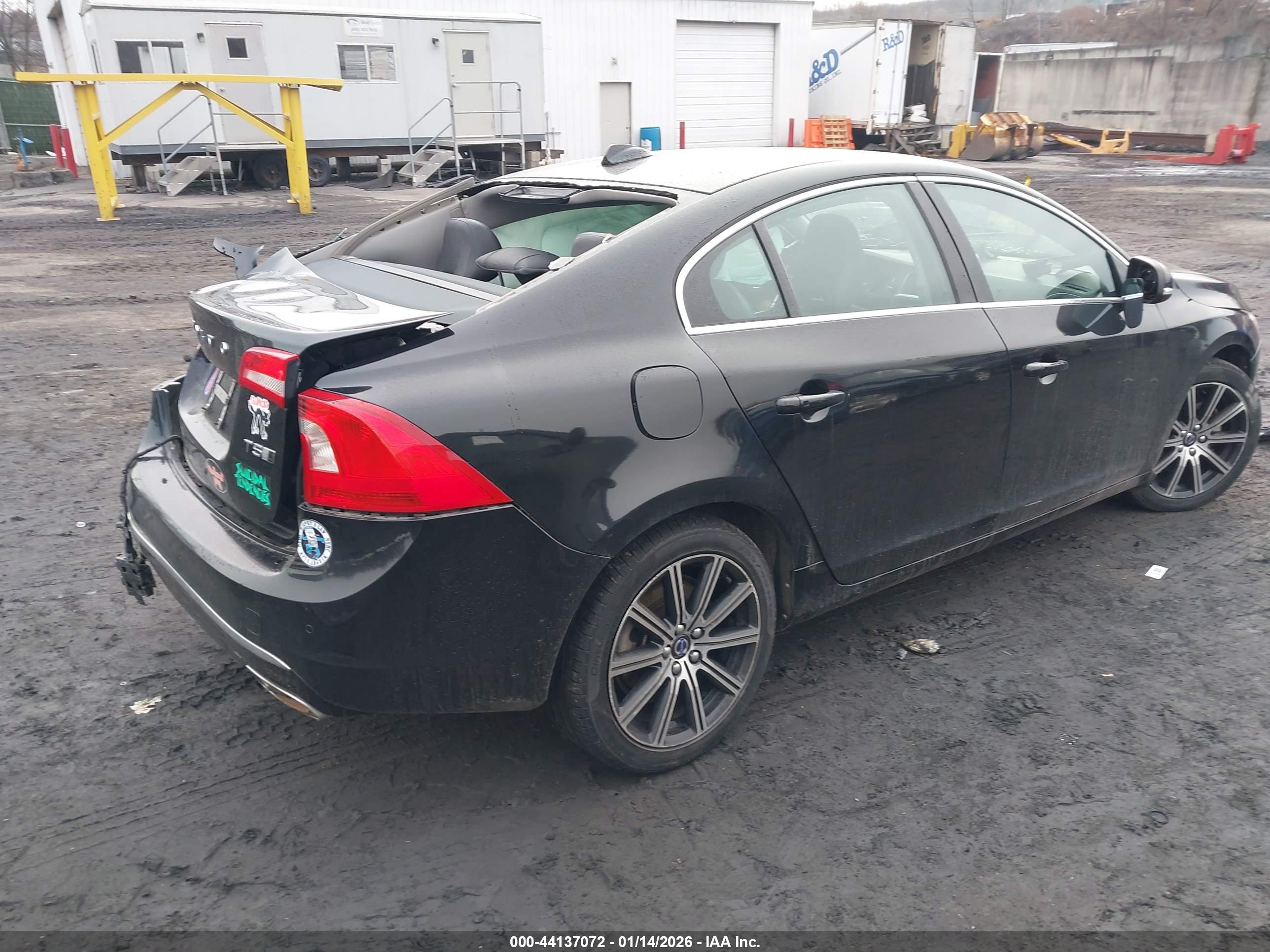 VOLVO S60 image 4