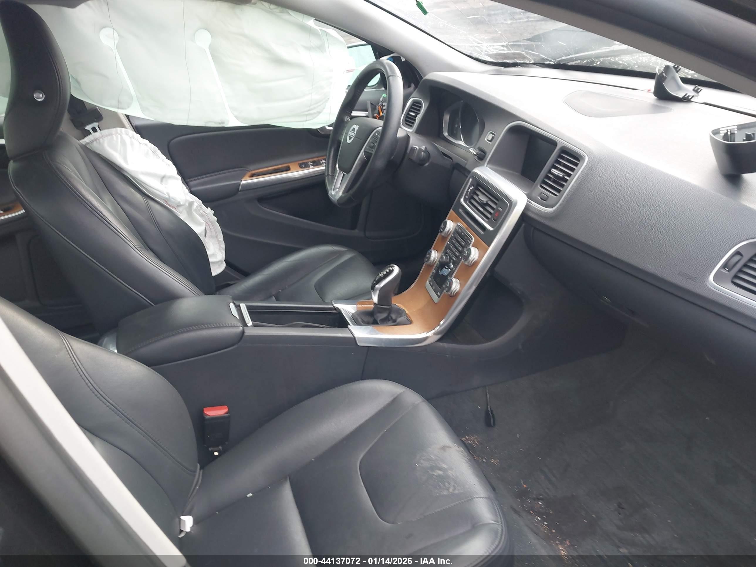 VOLVO S60 image 5