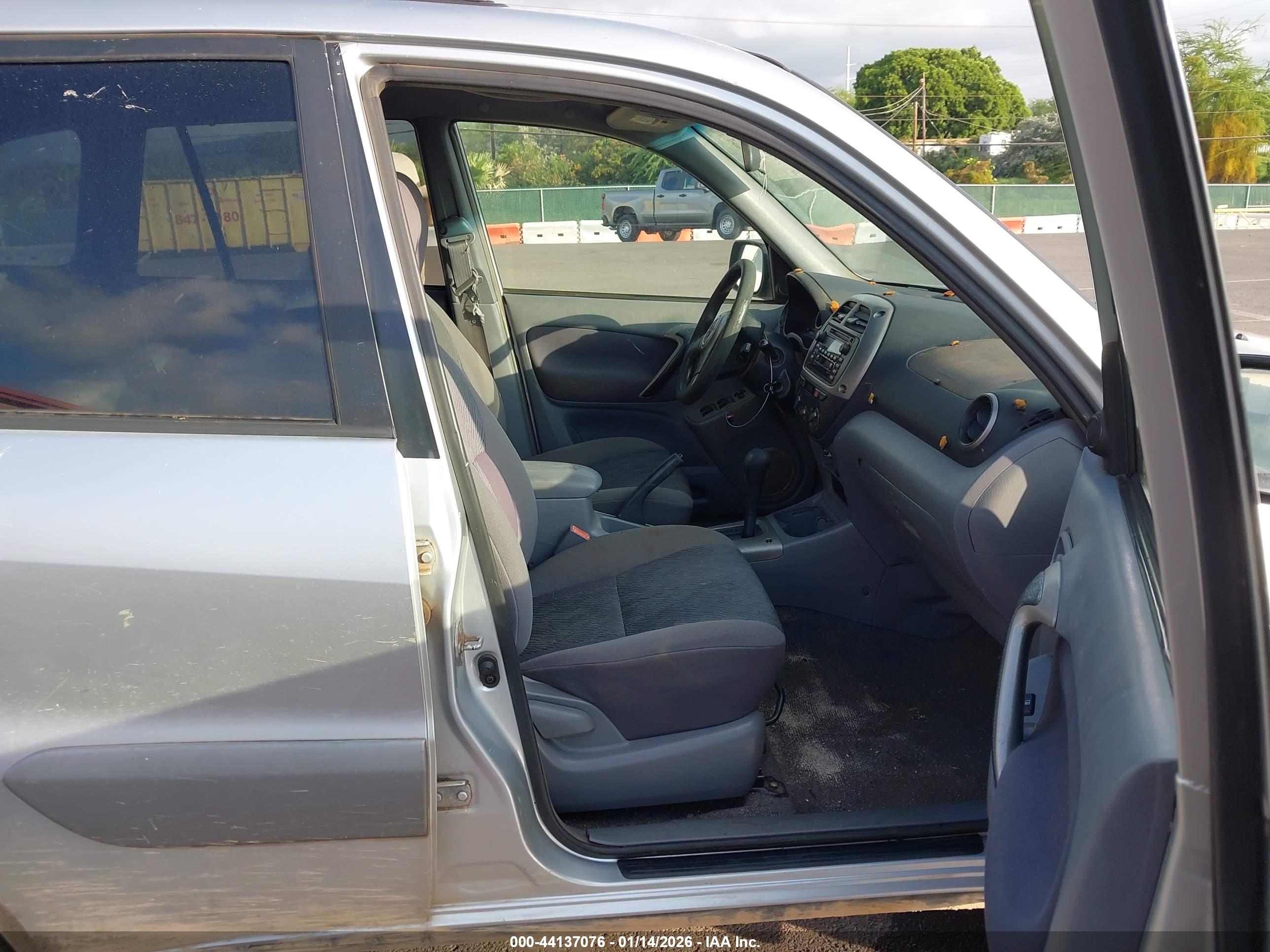 TOYOTA RAV4 image 5