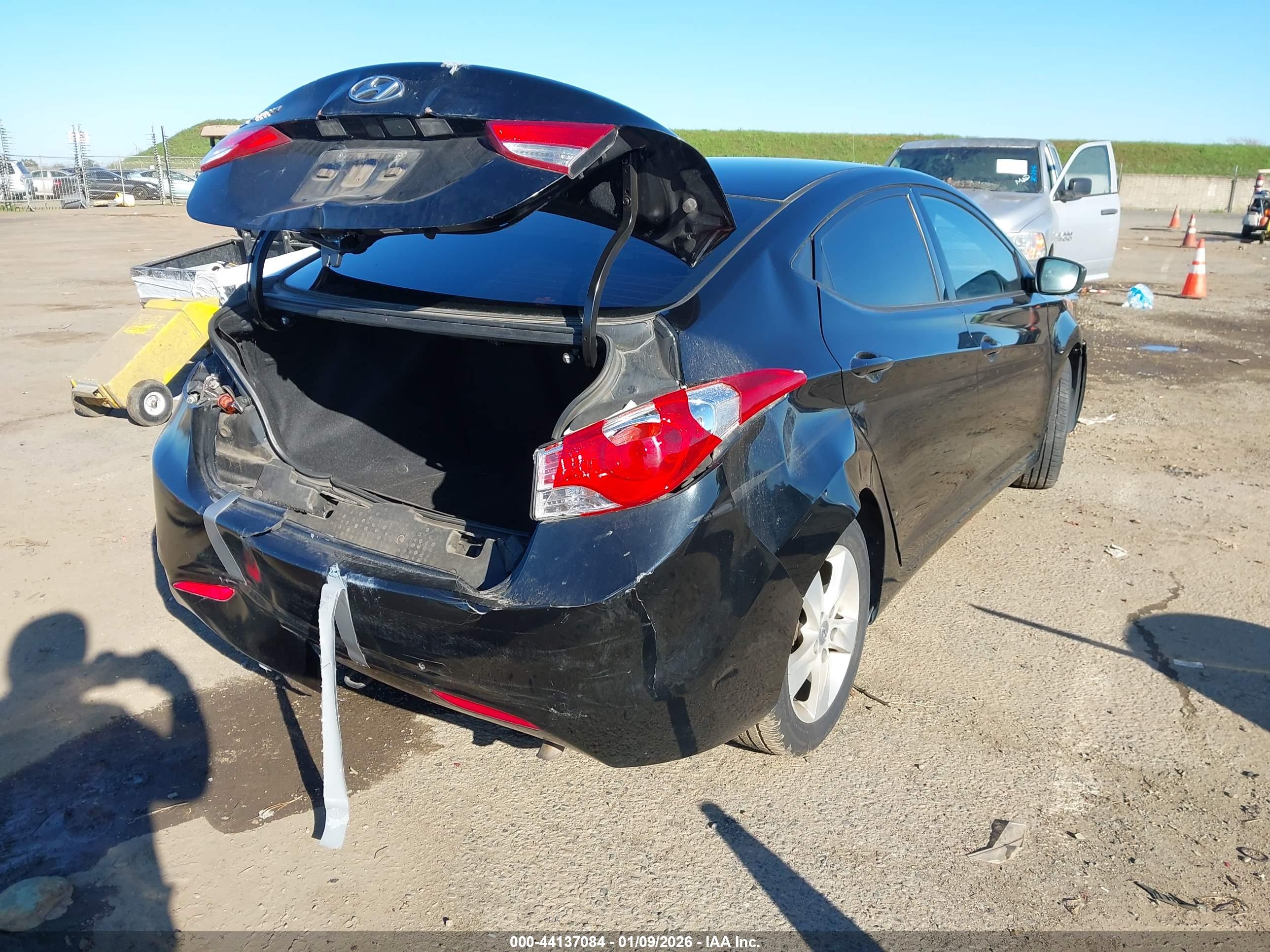 HYUNDAI ELANTRA image 4