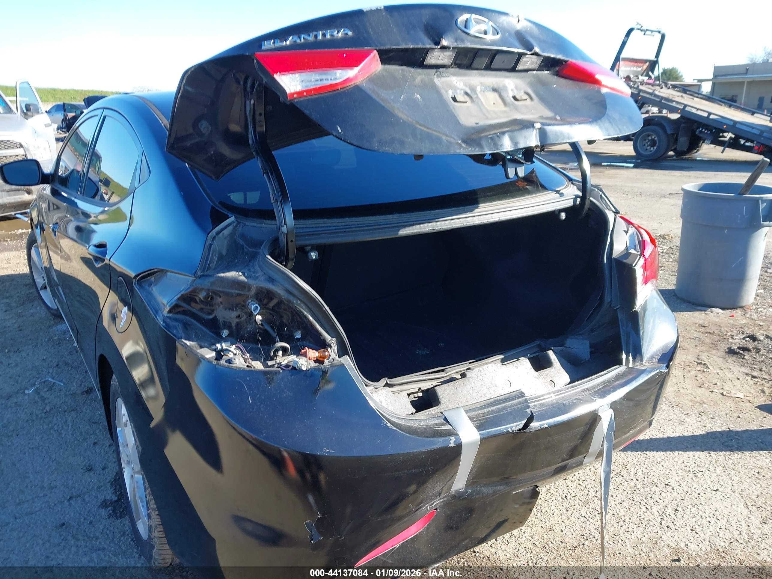 HYUNDAI ELANTRA image 6