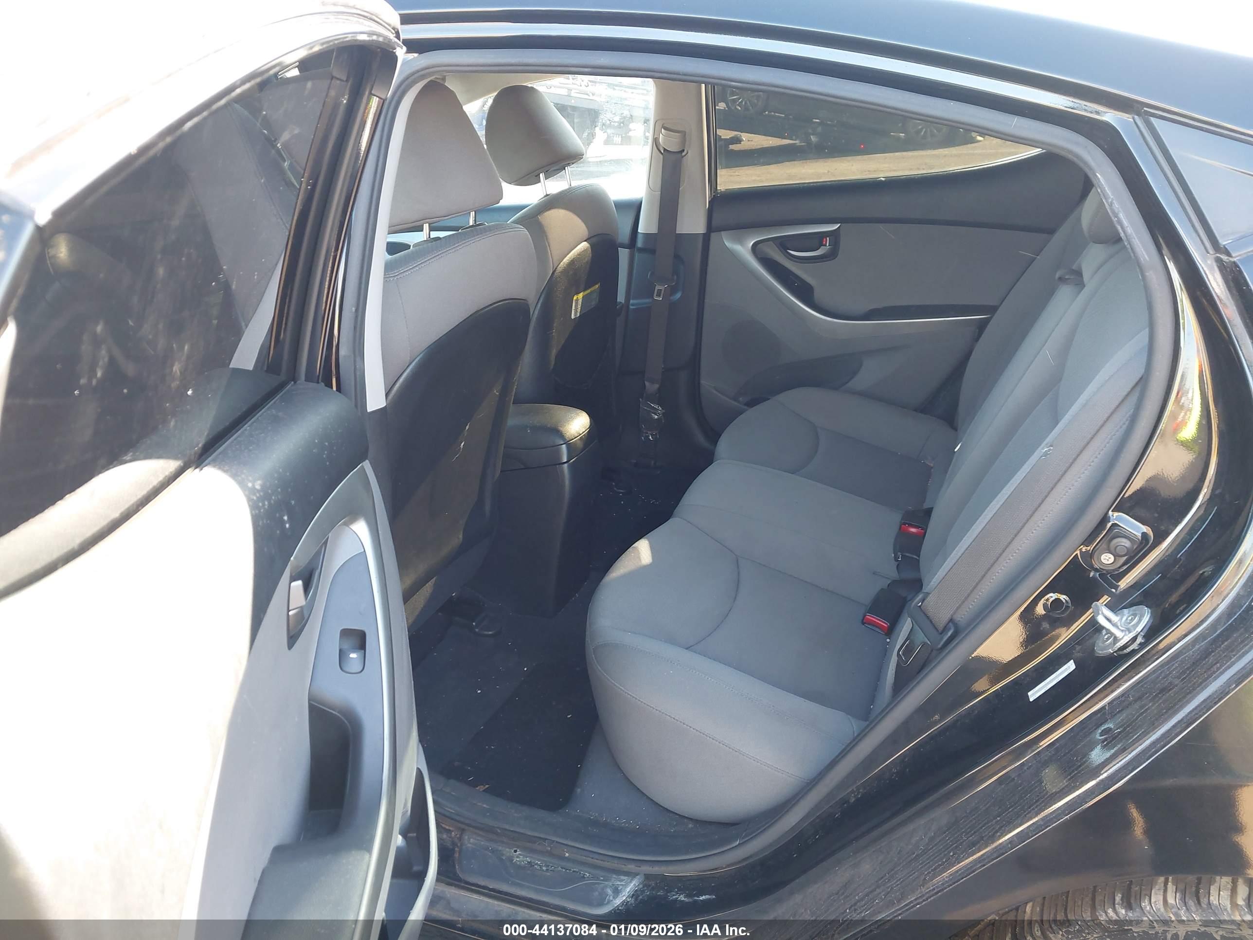 HYUNDAI ELANTRA image 8