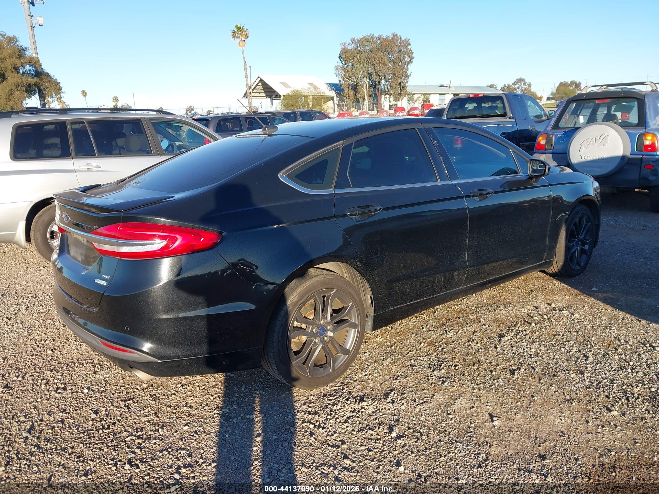 FORD FUSION image 4