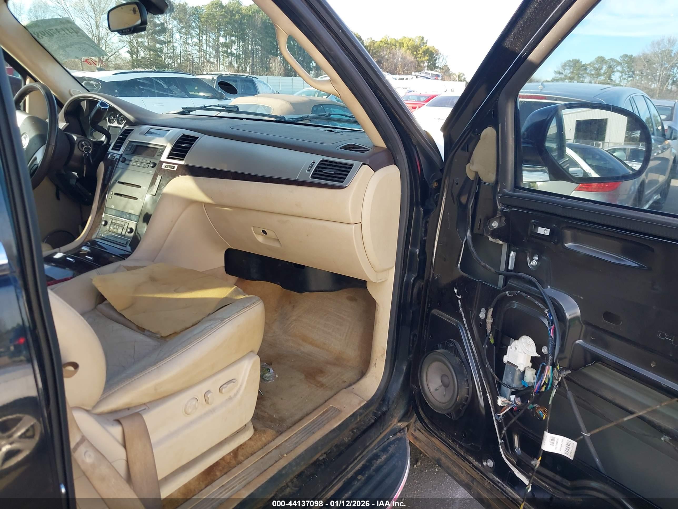 CADILLAC ESCALADE image 5