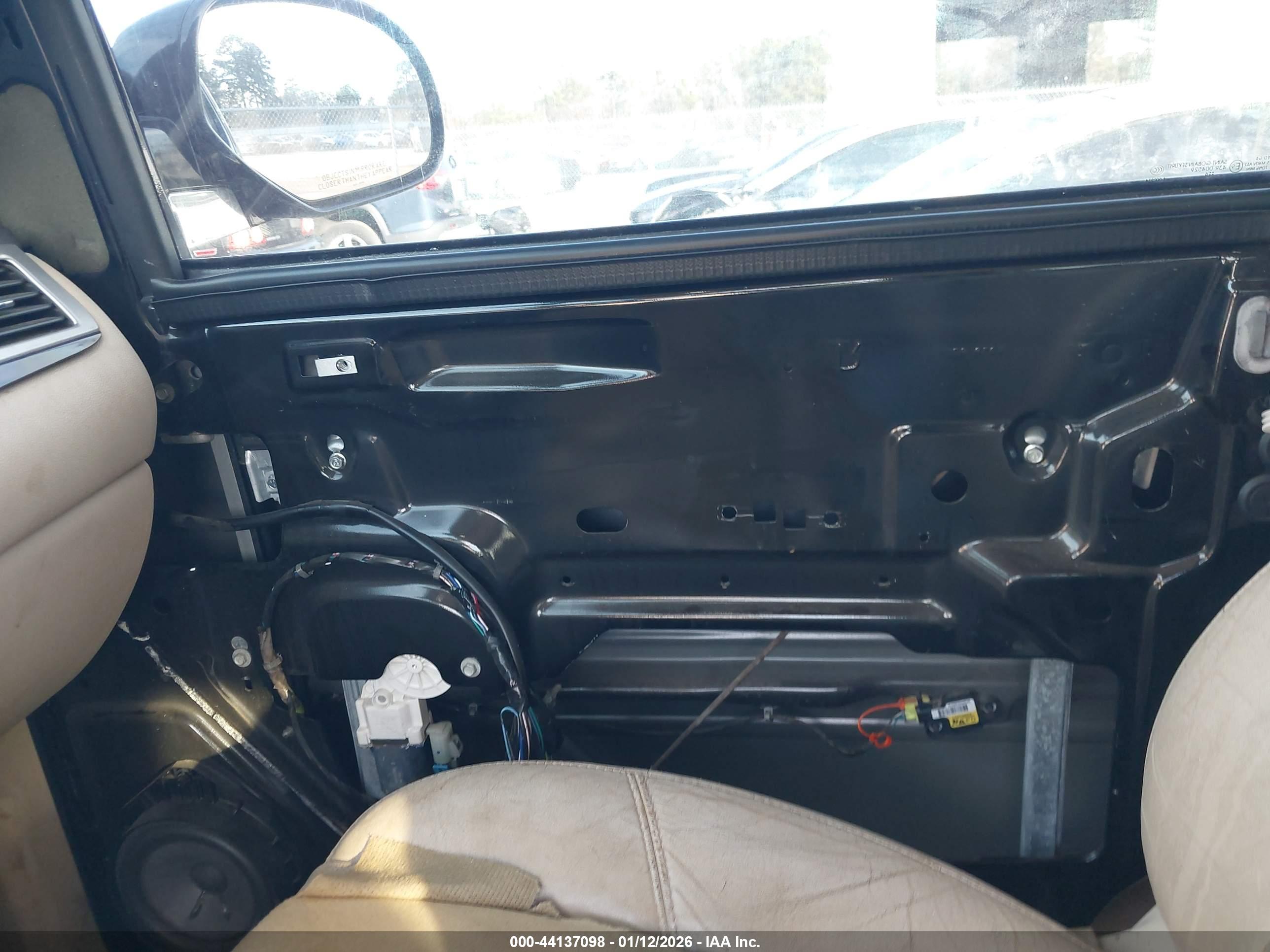 CADILLAC ESCALADE image 6