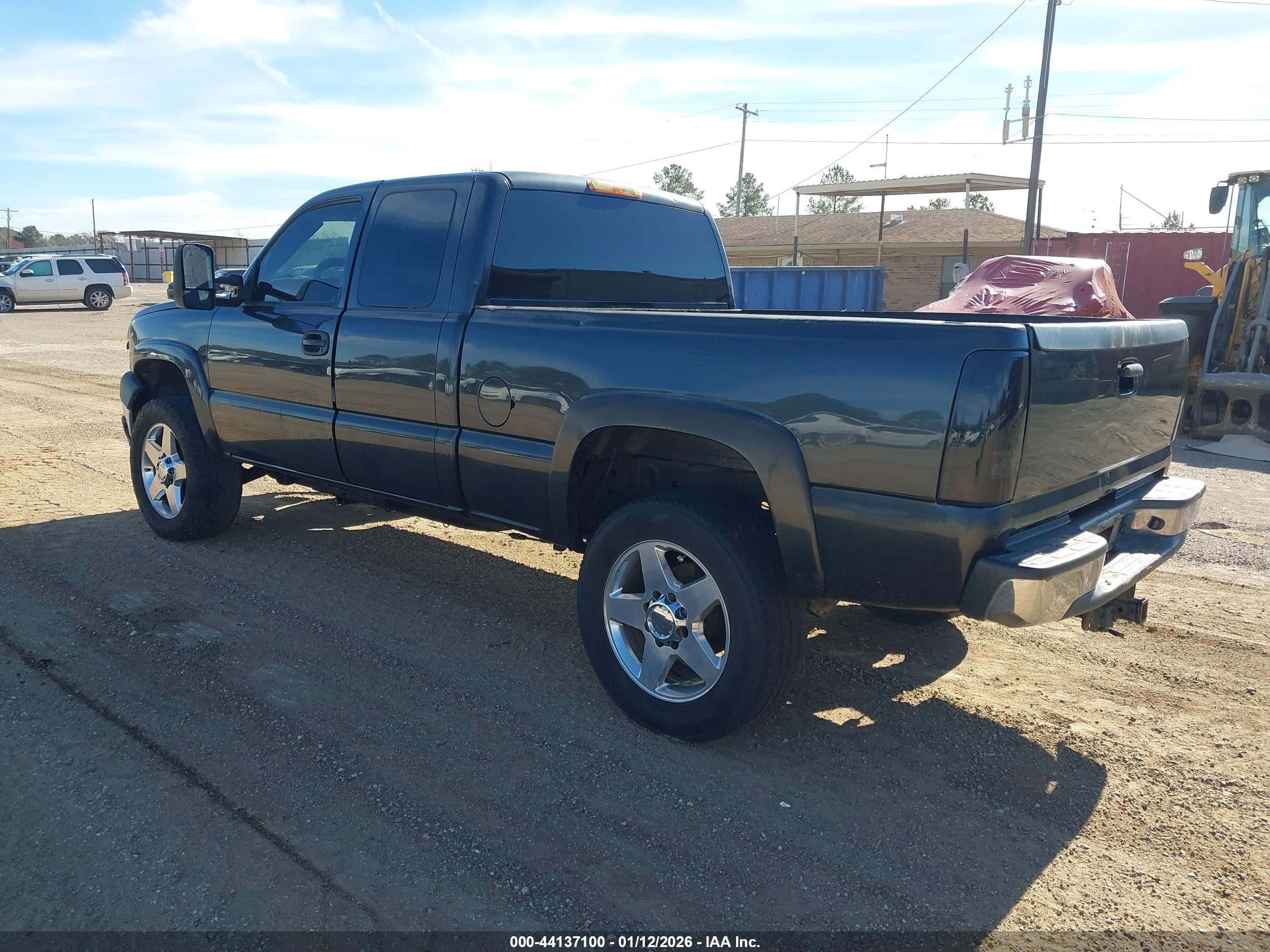 CHEVROLET SILVERADO image 3