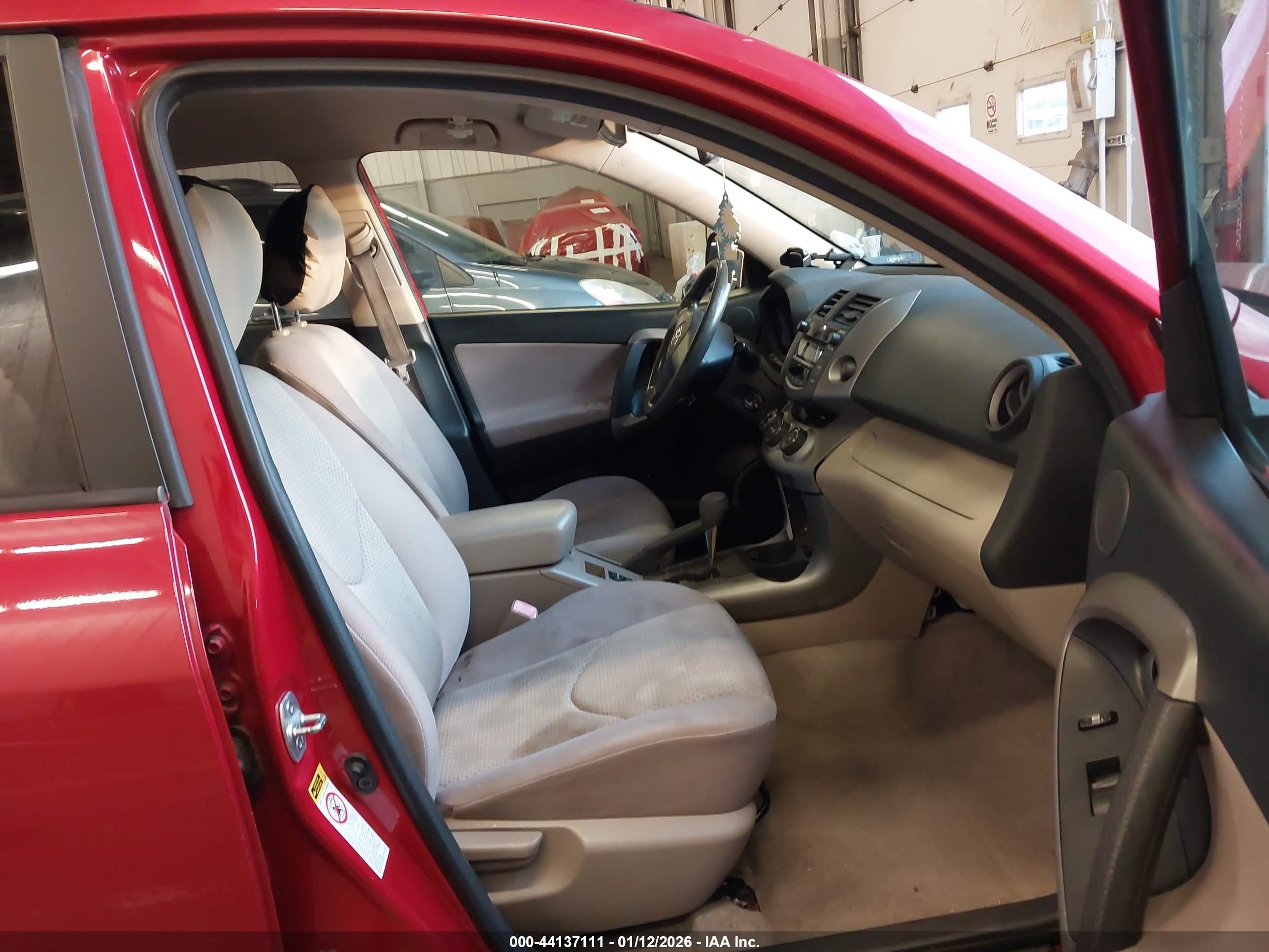 TOYOTA RAV4 image 5
