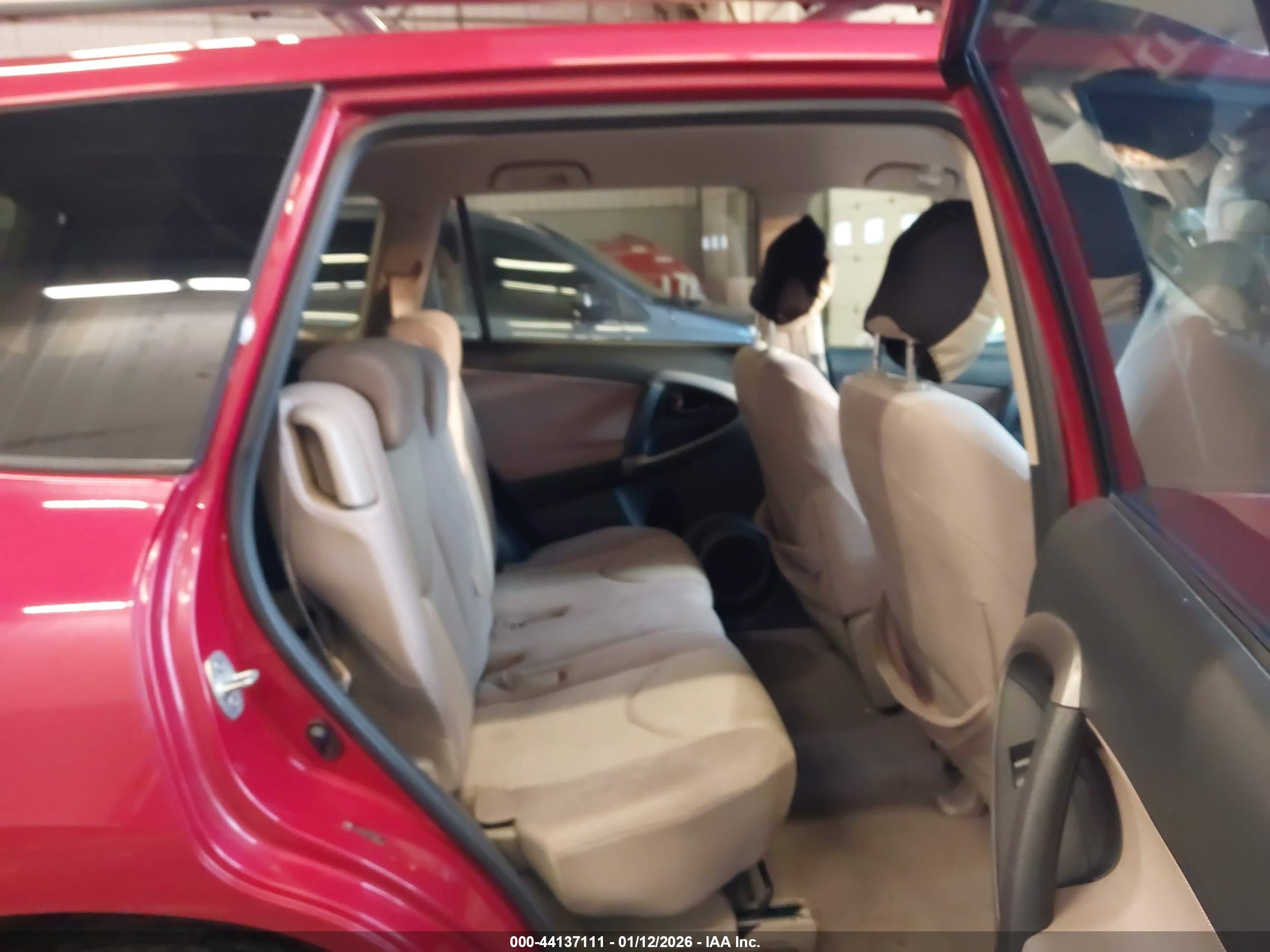 TOYOTA RAV4 image 8