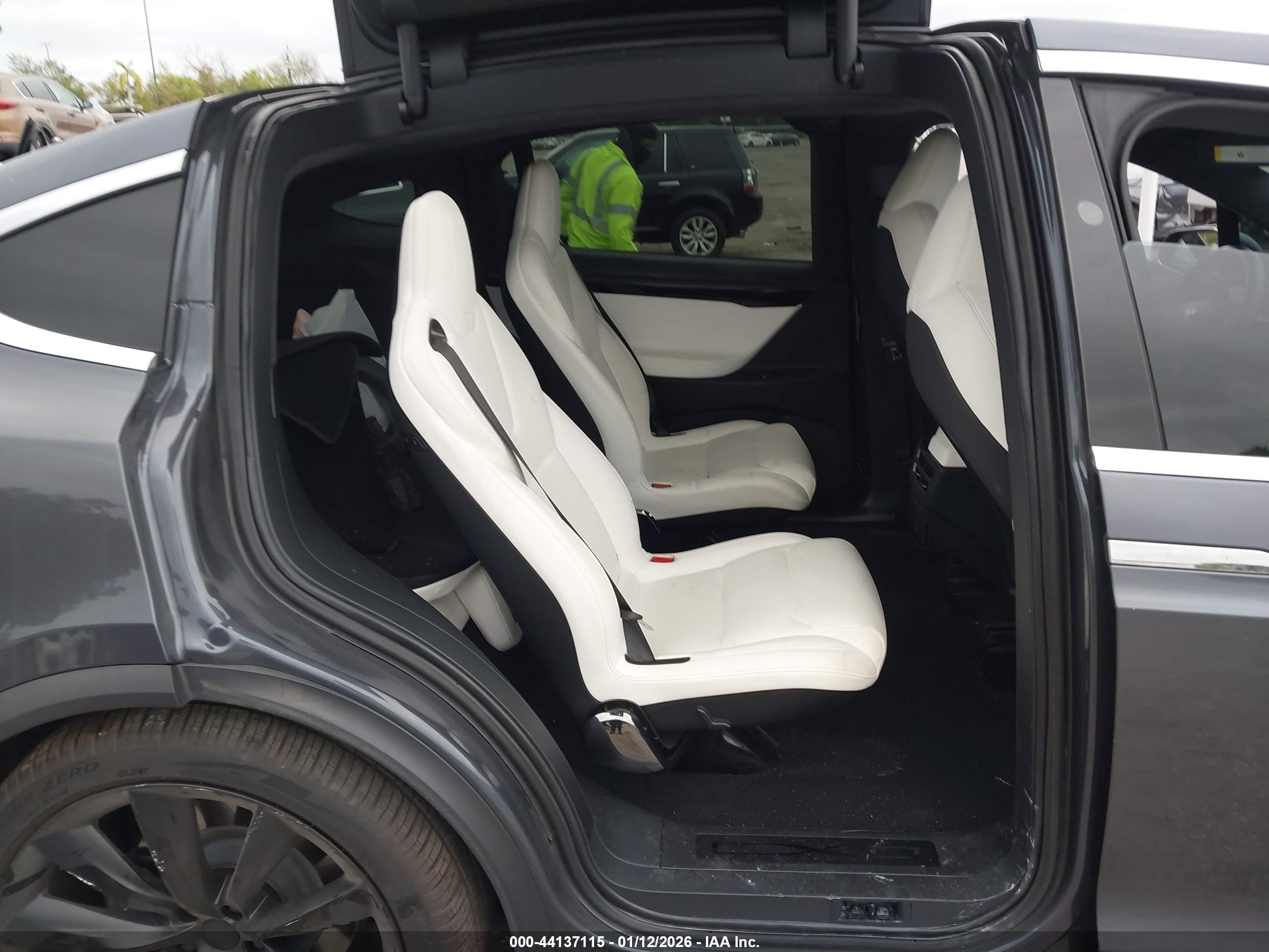 TESLA MODEL image 8
