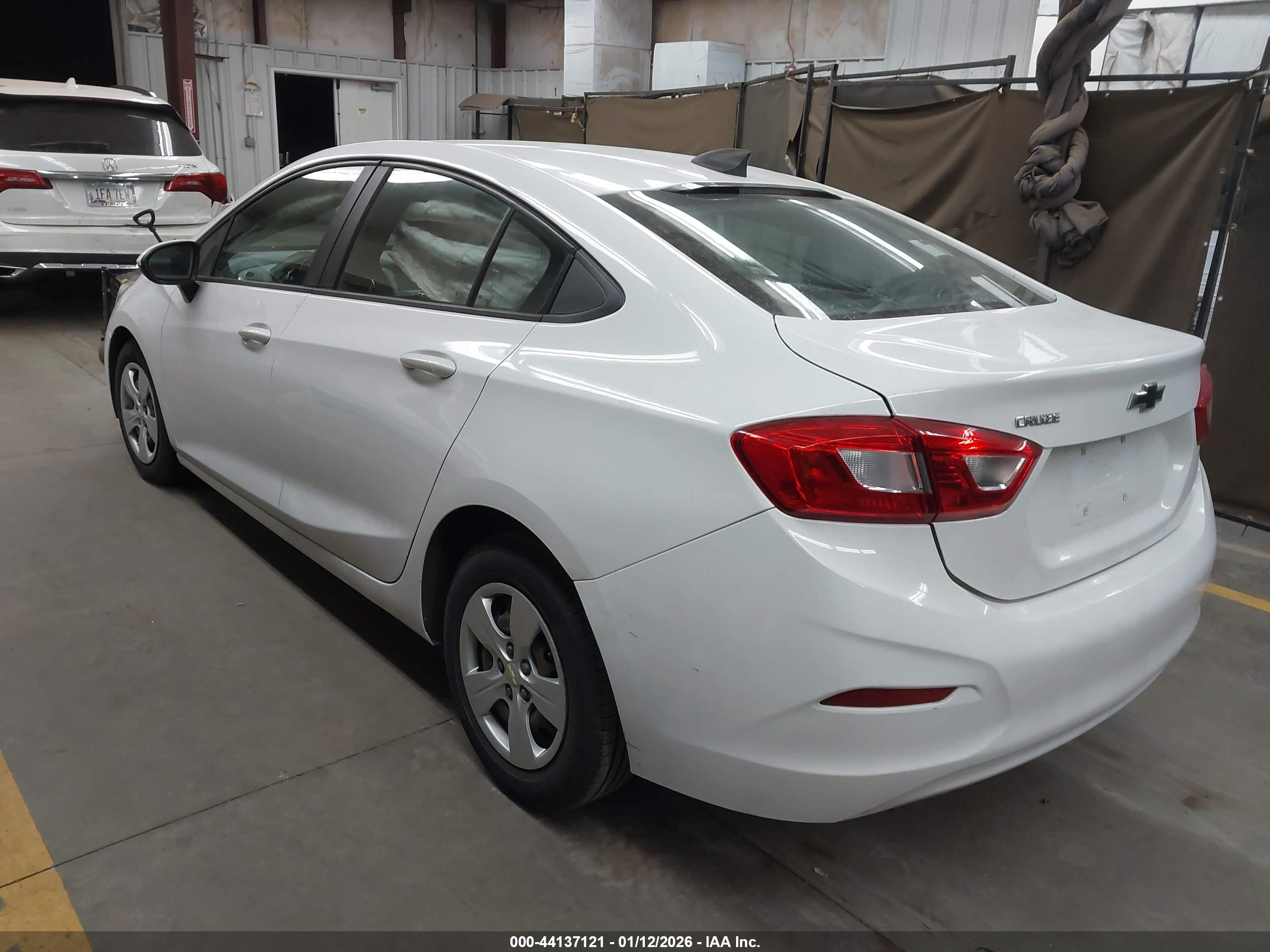 CHEVROLET CRUZE image 3