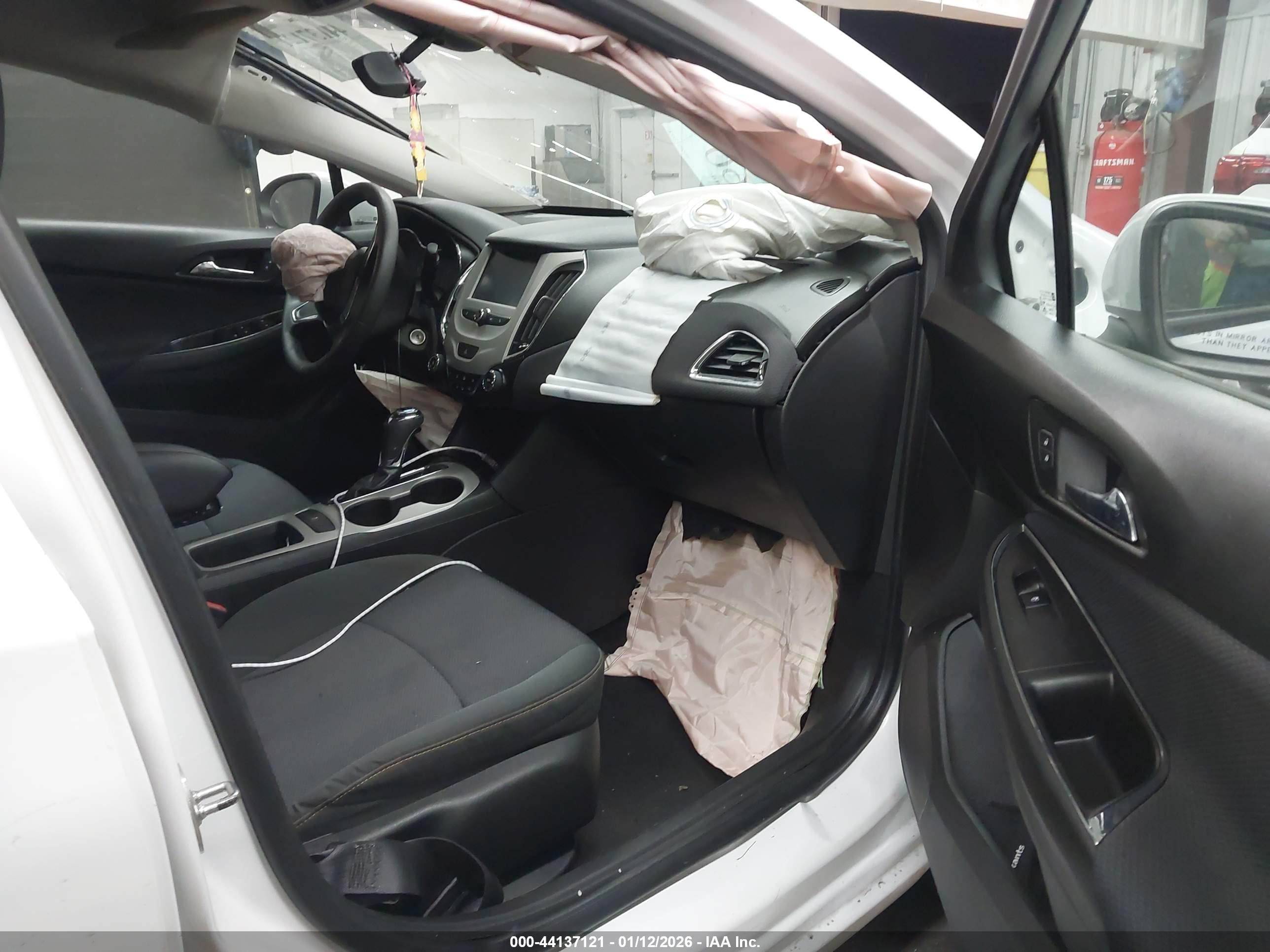 CHEVROLET CRUZE image 5
