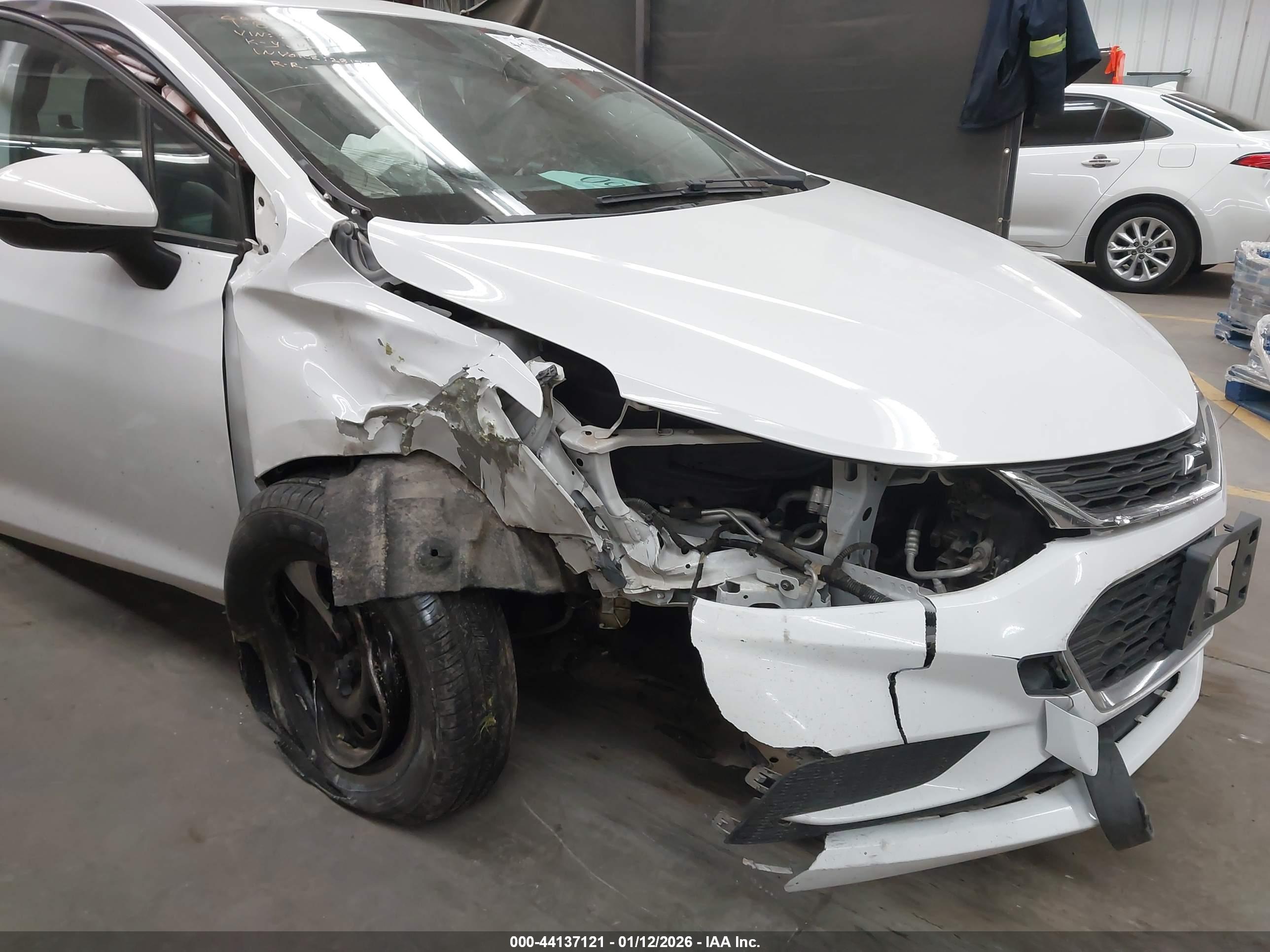 CHEVROLET CRUZE image 6