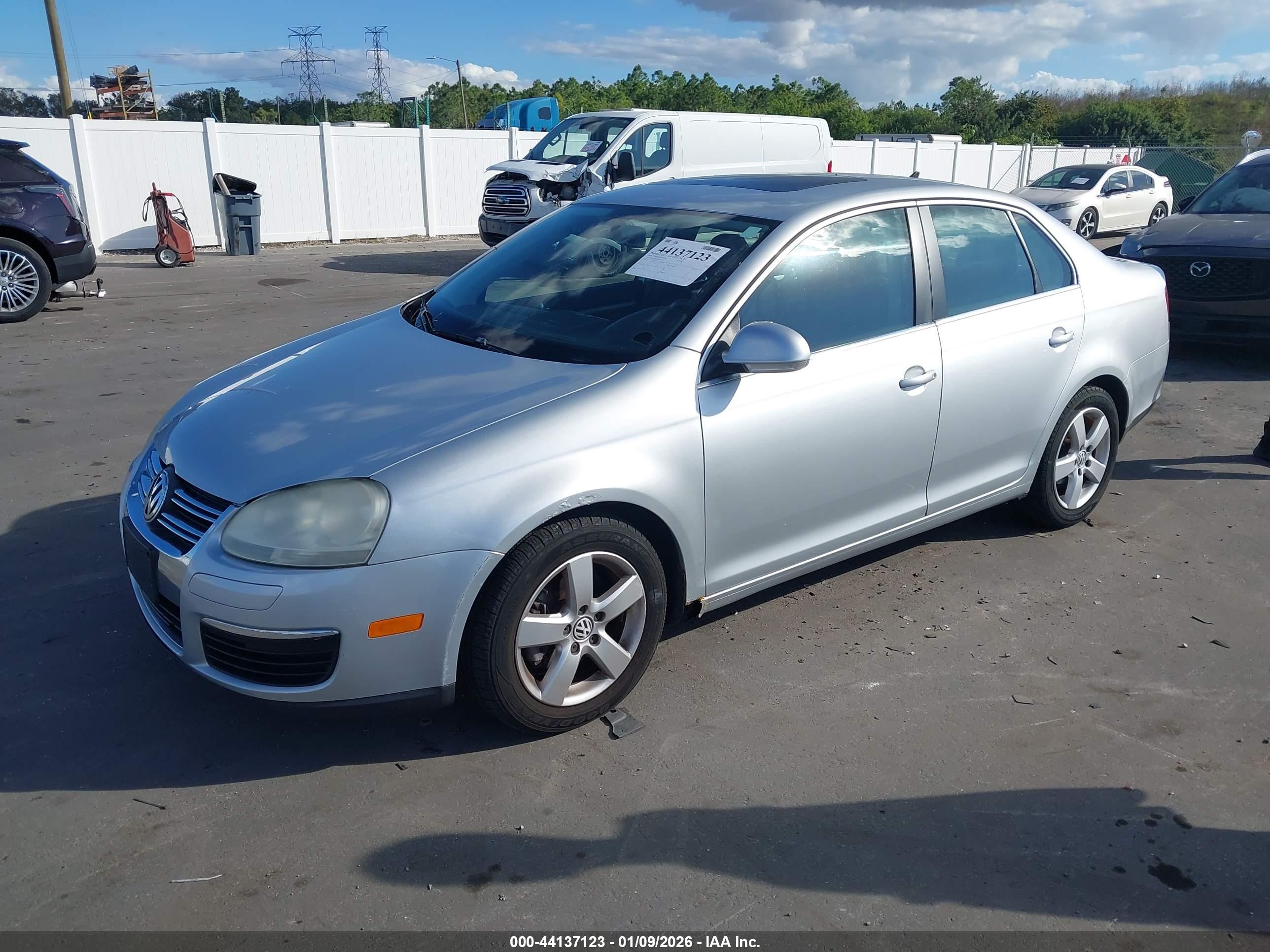 VOLKSWAGEN JETTA image 2