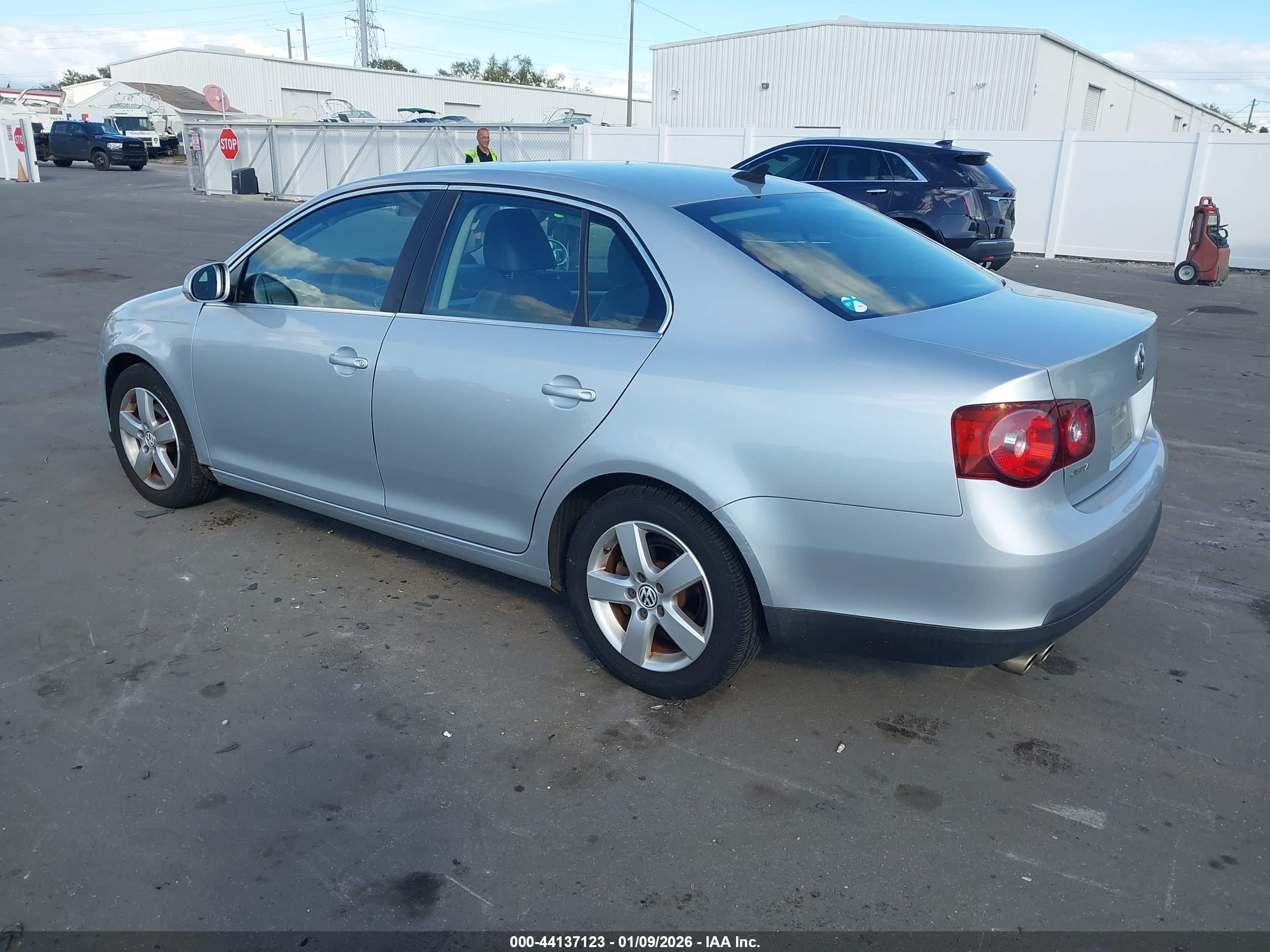 VOLKSWAGEN JETTA image 3