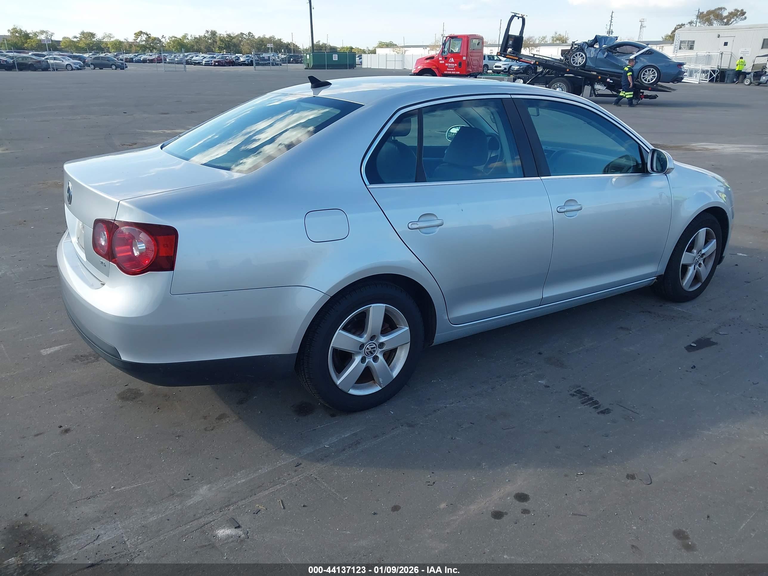 VOLKSWAGEN JETTA image 4