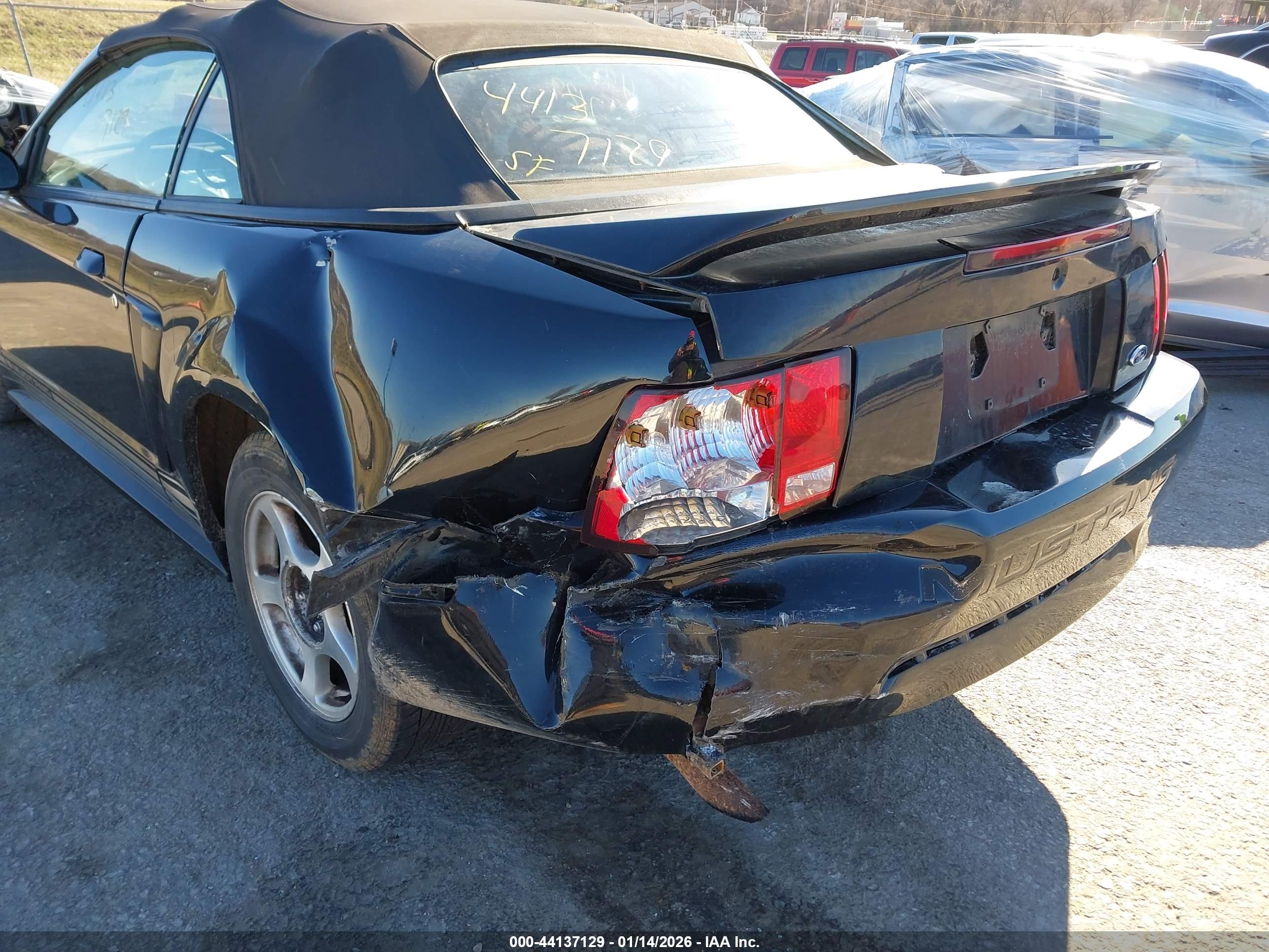 FORD MUSTANG image 6