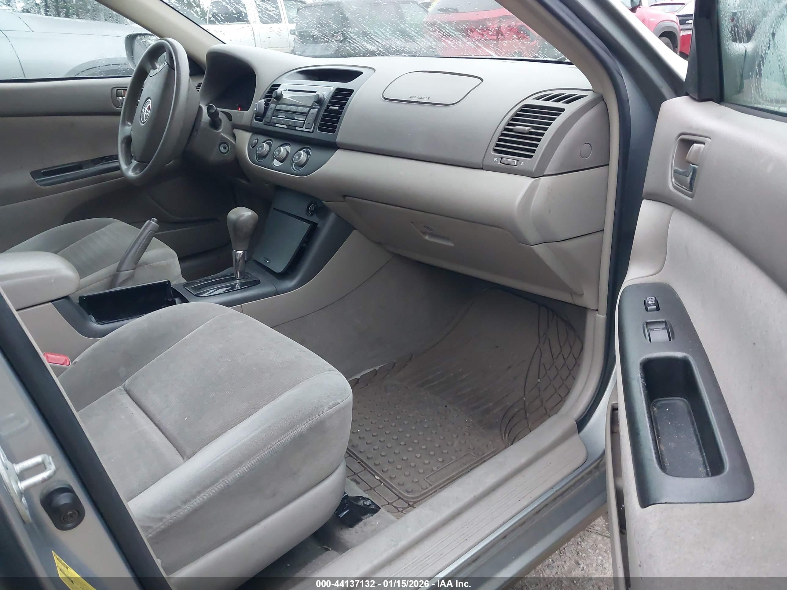 TOYOTA CAMRY image 5