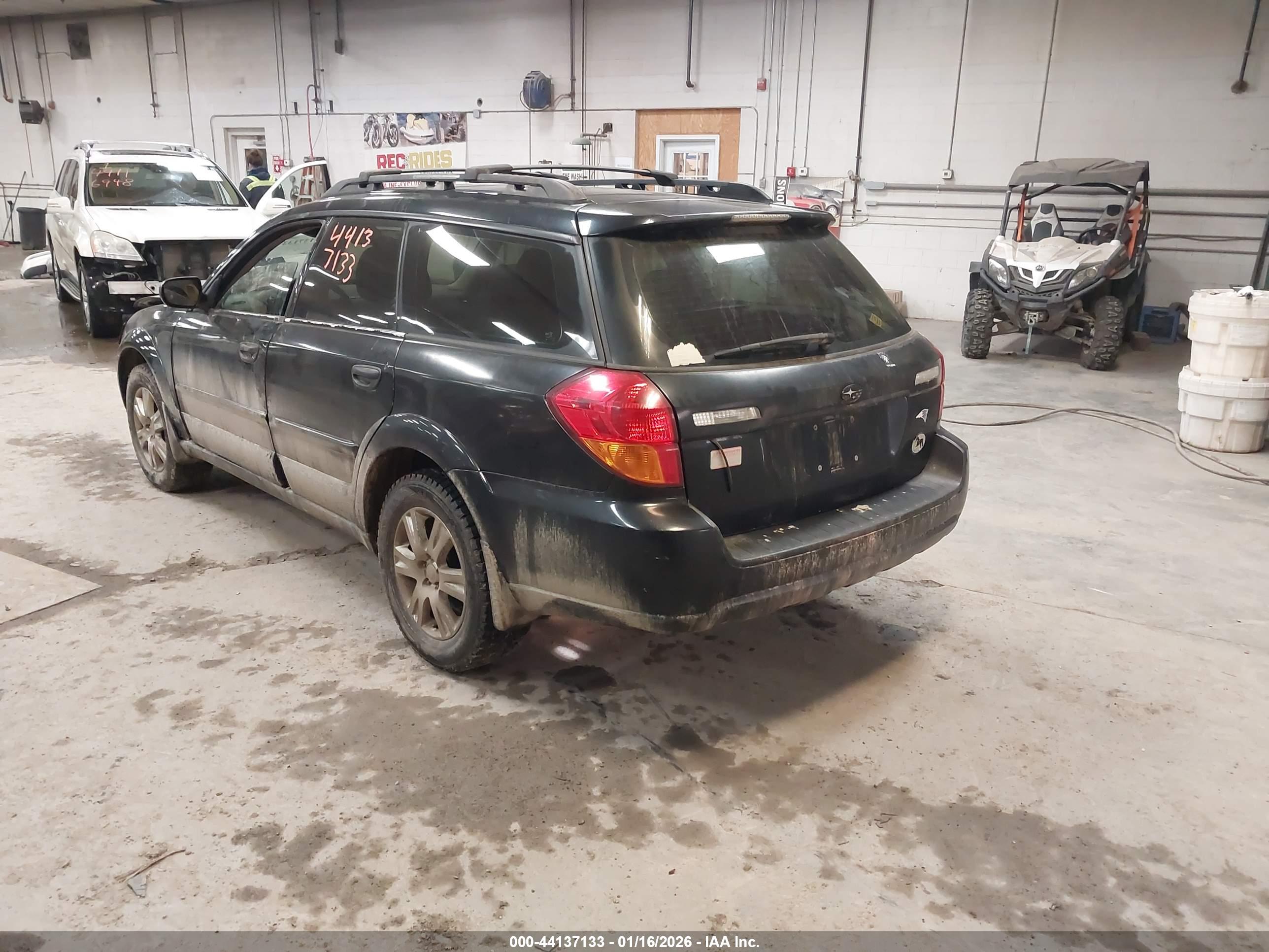 SUBARU OUTBACK image 3