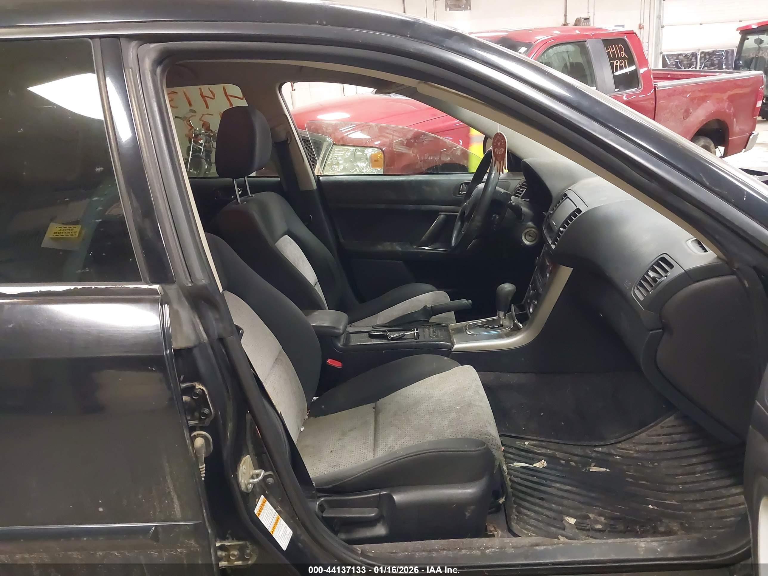 SUBARU OUTBACK image 5