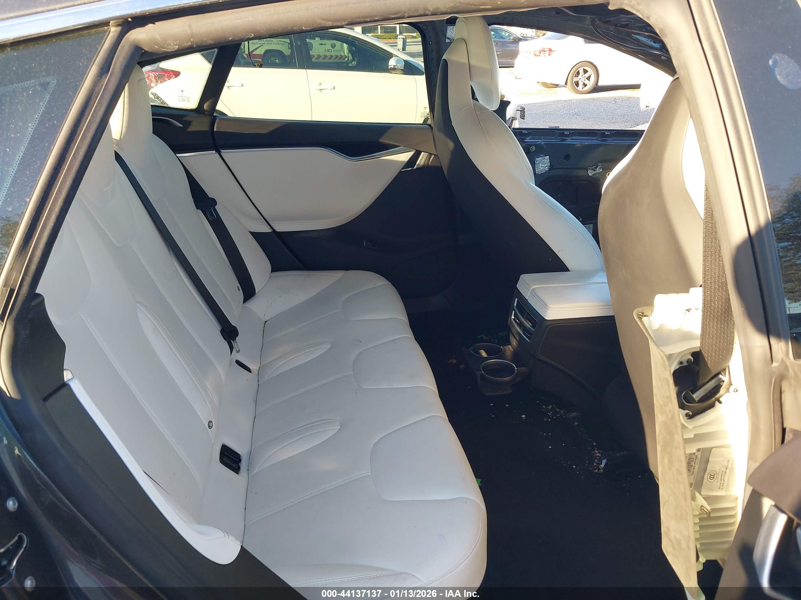 TESLA MODEL image 8